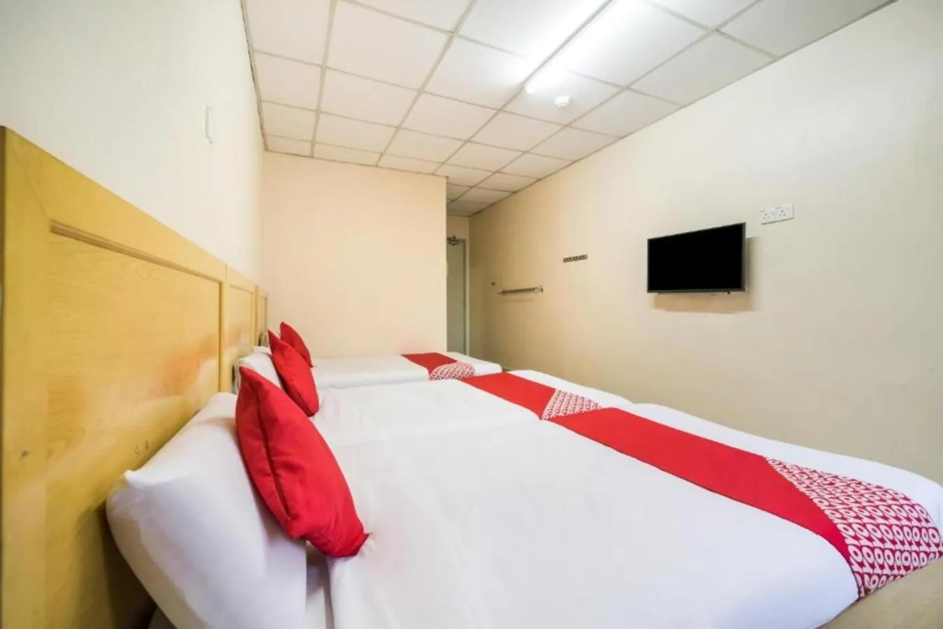 Bed in Hotel River Inn