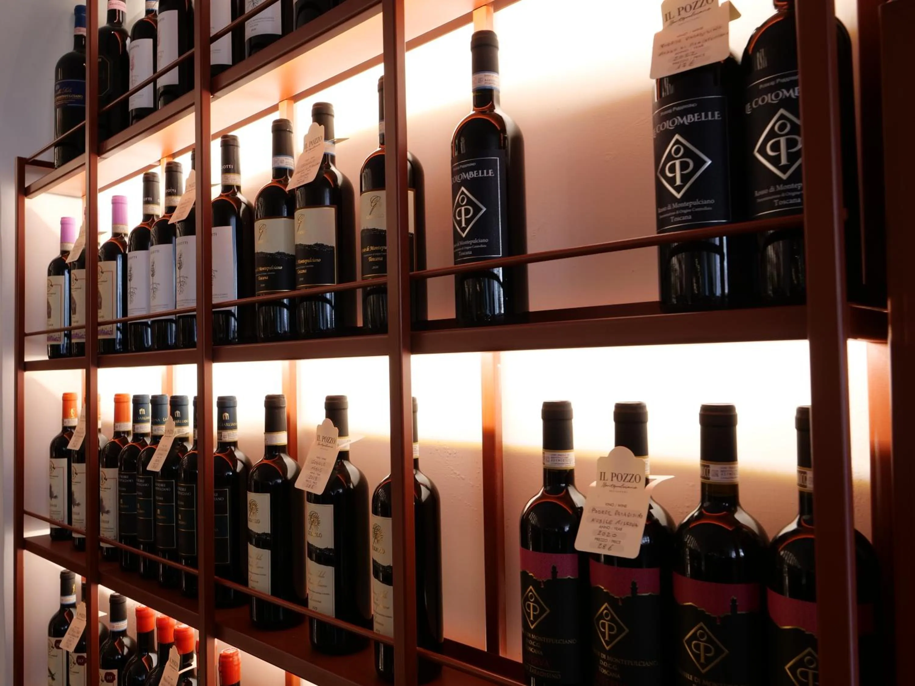 Restaurant/places to eat in Delcorto Suites