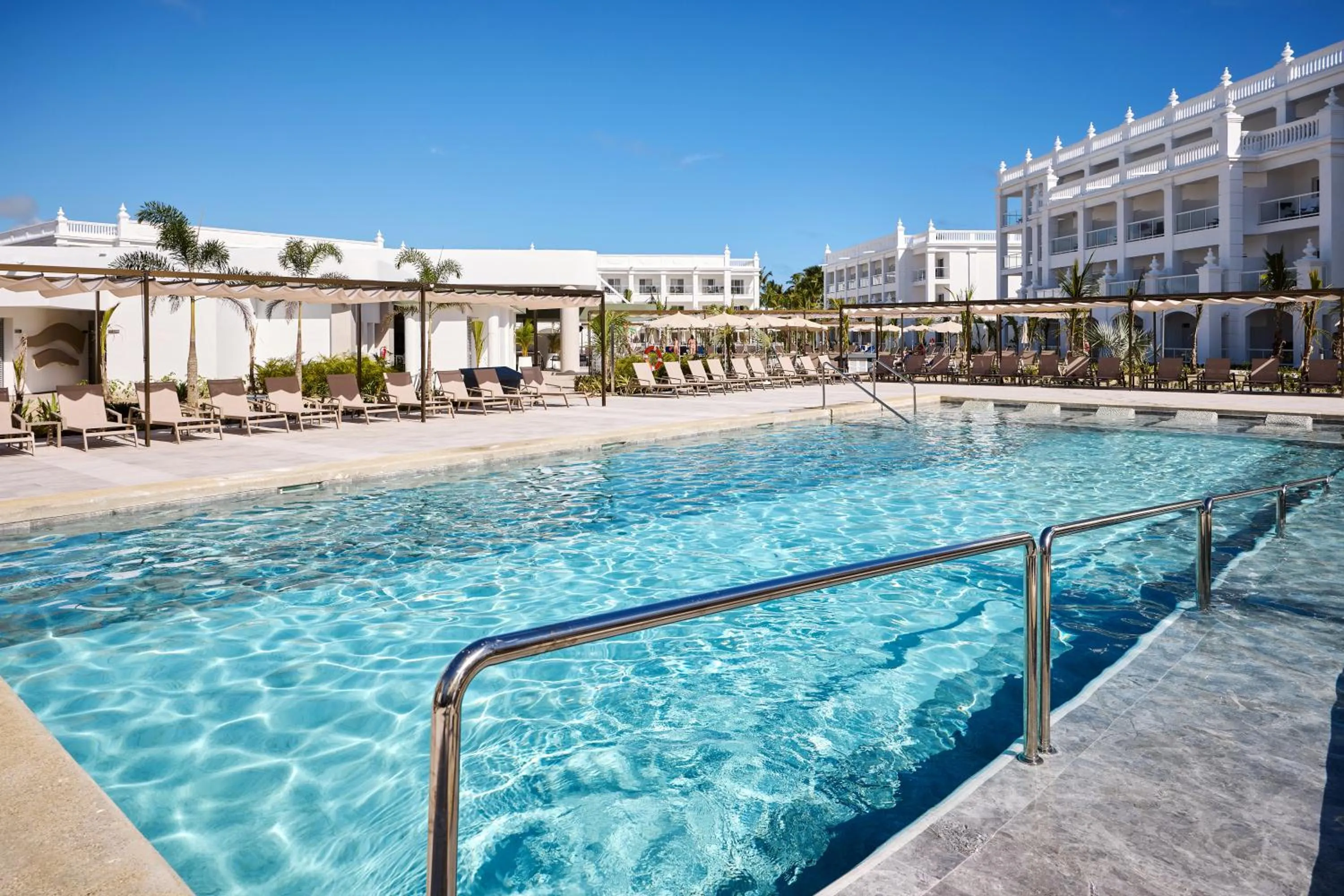 Swimming pool in Riu Palace Bavaro - All Inclusive