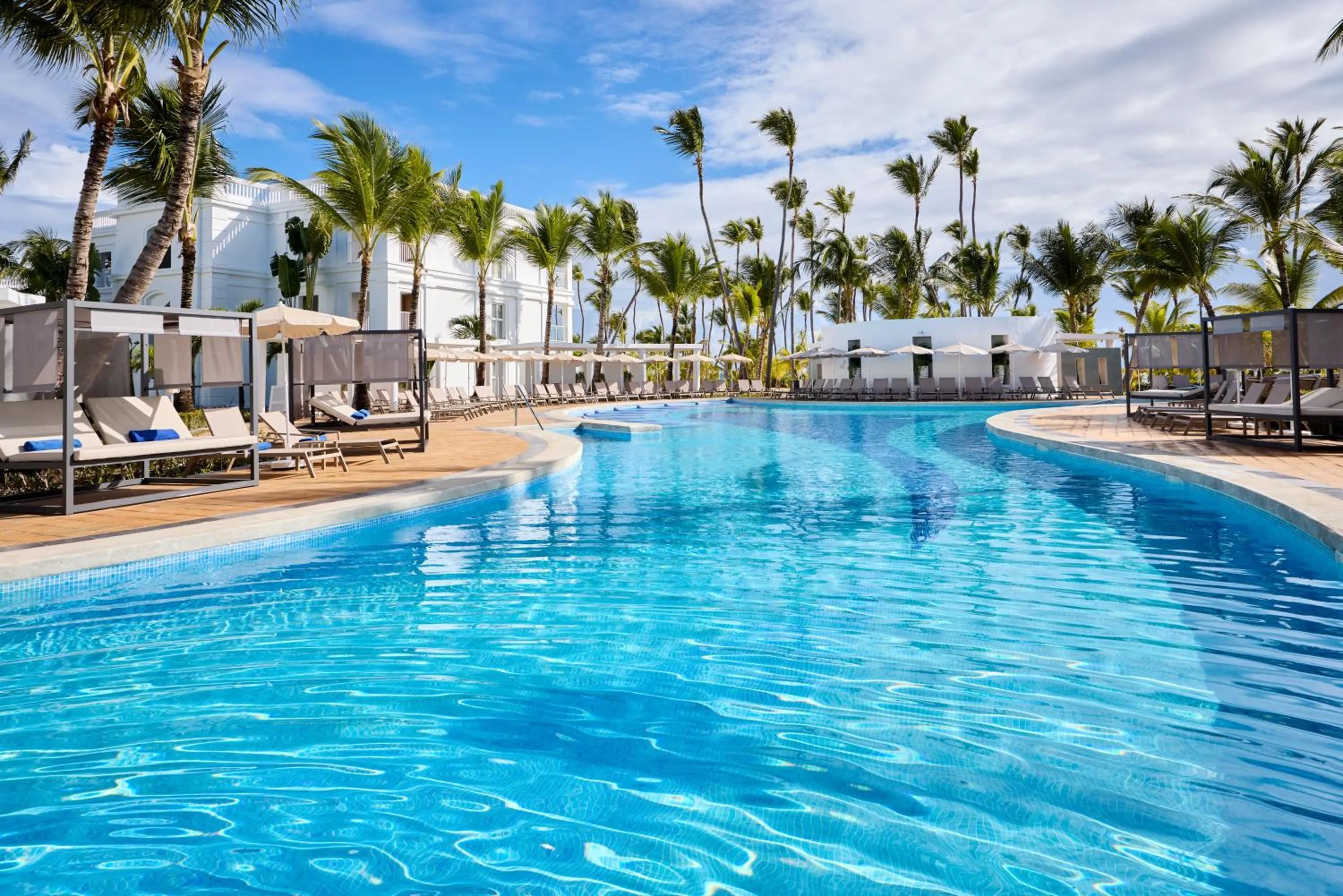 Swimming pool in Riu Palace Bavaro - All Inclusive