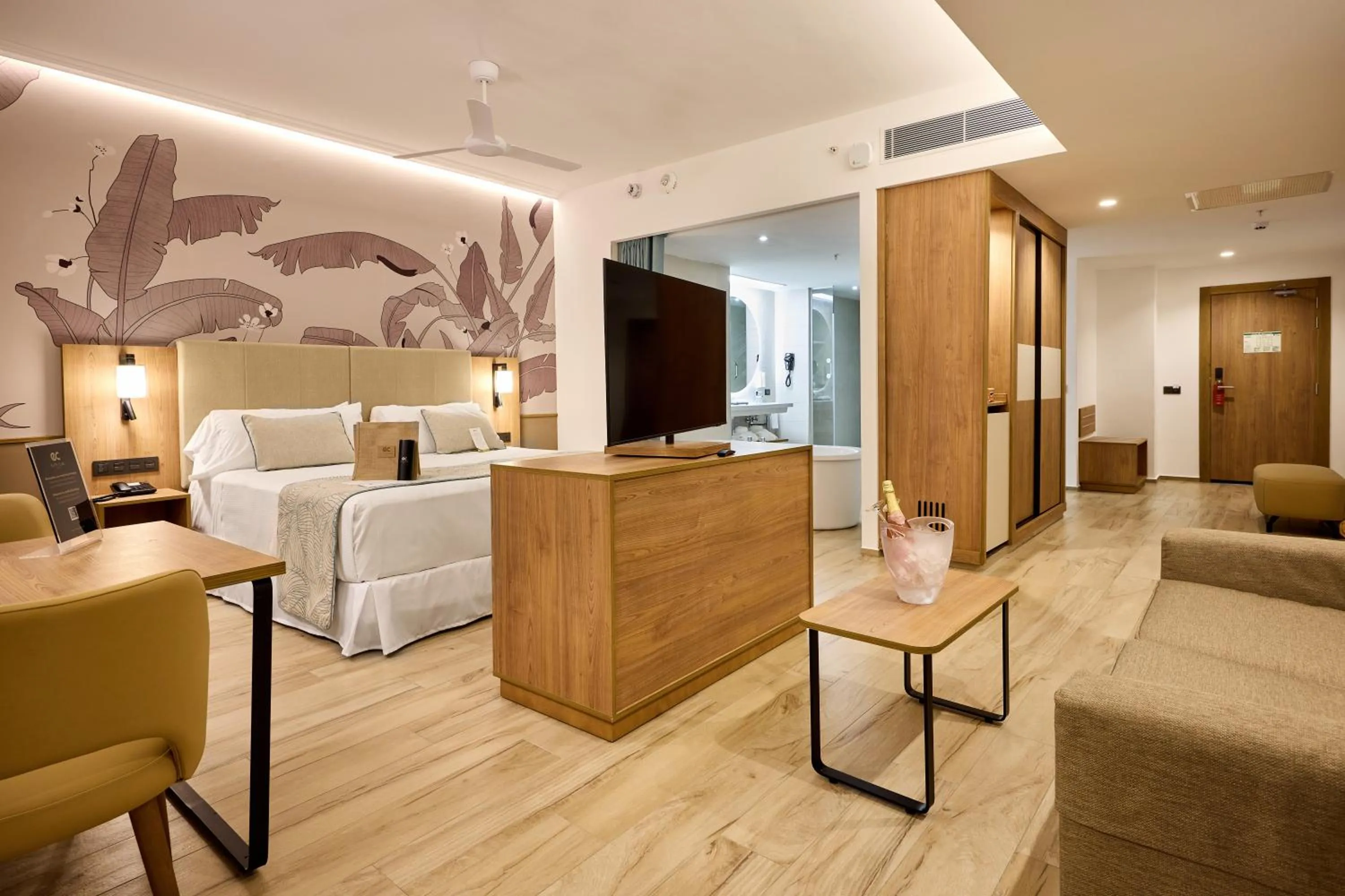 Photo of the whole room, Bed in Riu Palace Bavaro - All Inclusive