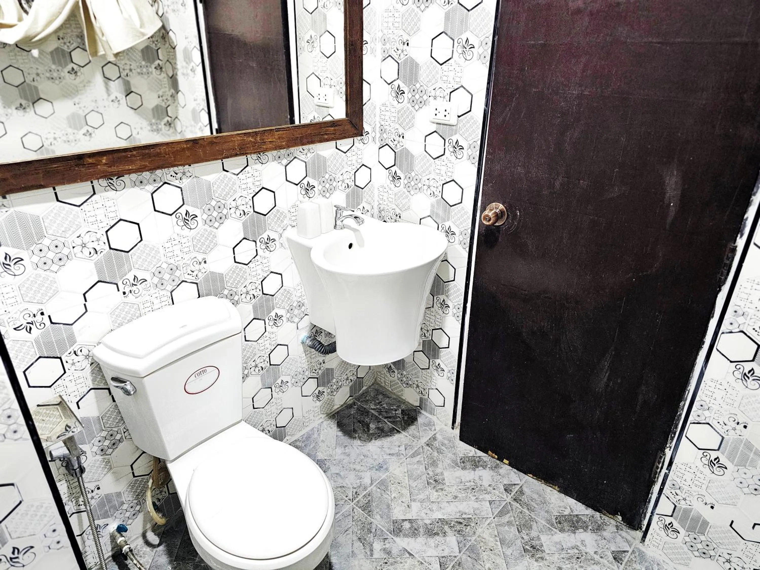 Toilet in Elegant Lanna Guesthouse