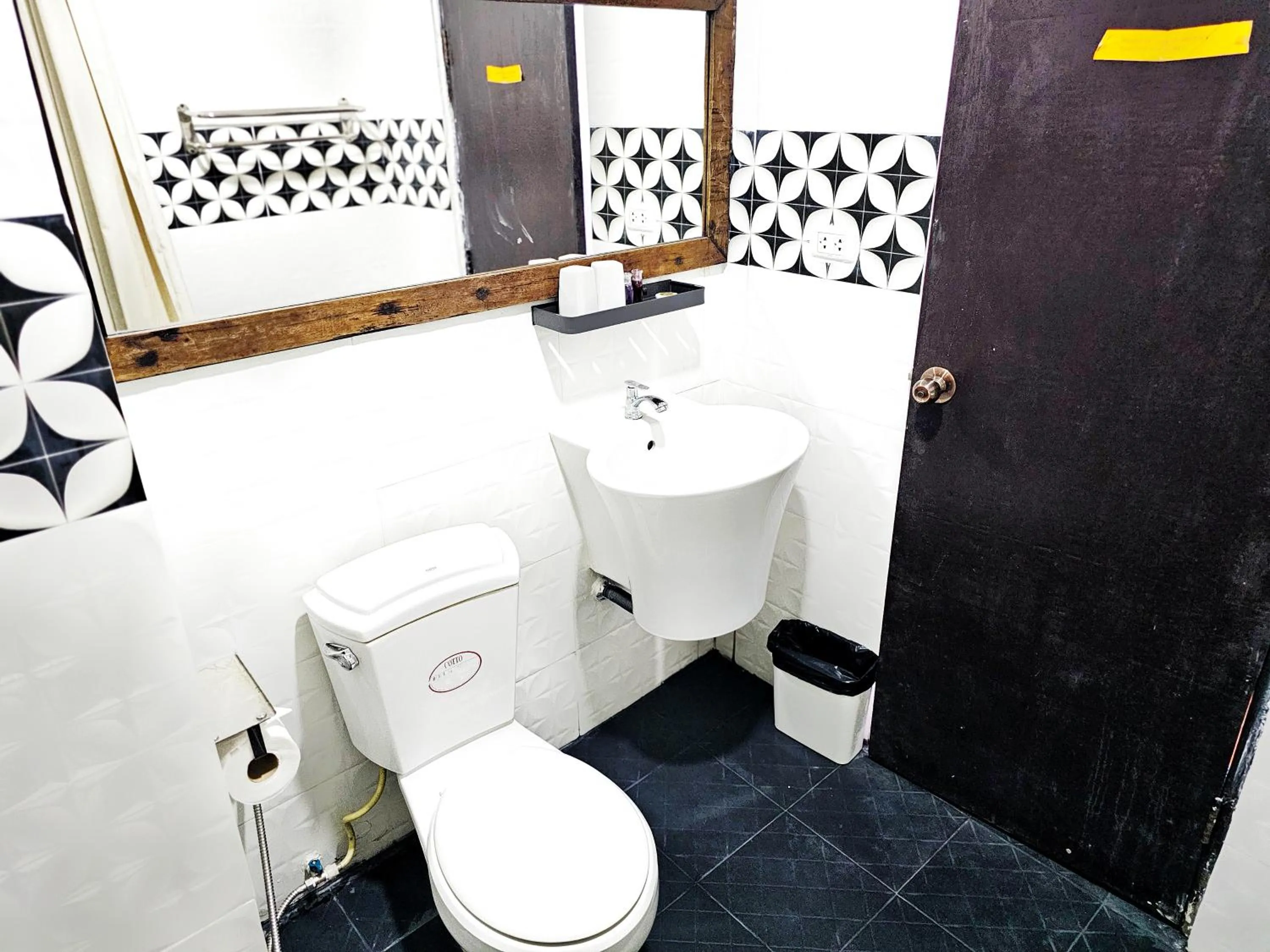 Toilet in Elegant Lanna Guesthouse