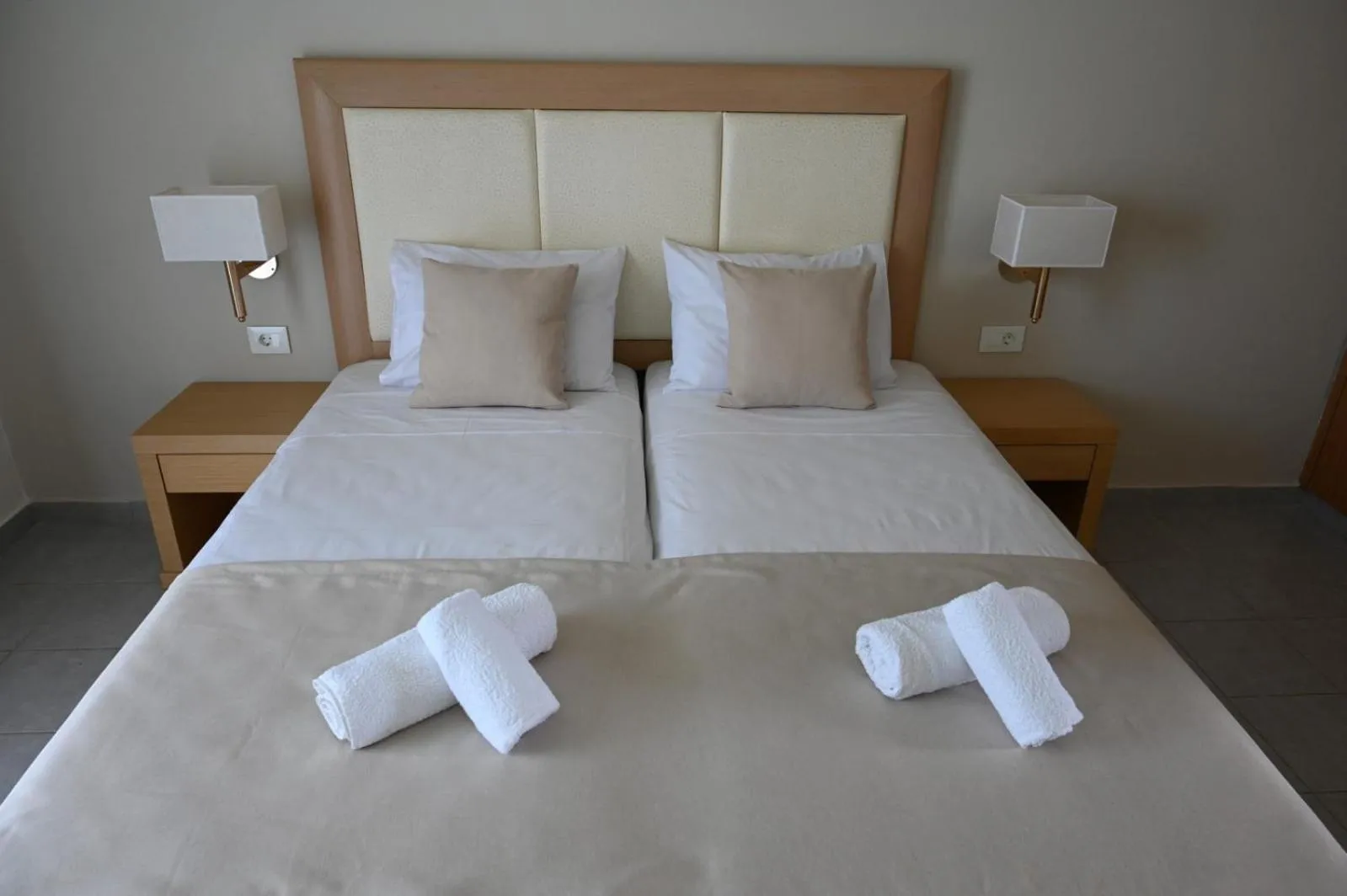 Property building, Bed in Stacy's Studios