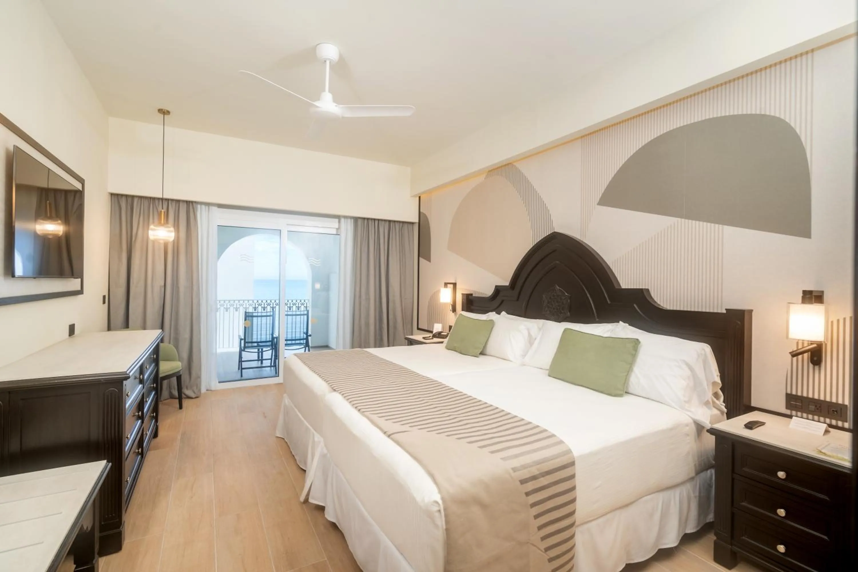 Bed in Riu Palace Pacifico - All Inclusive - Adults Only