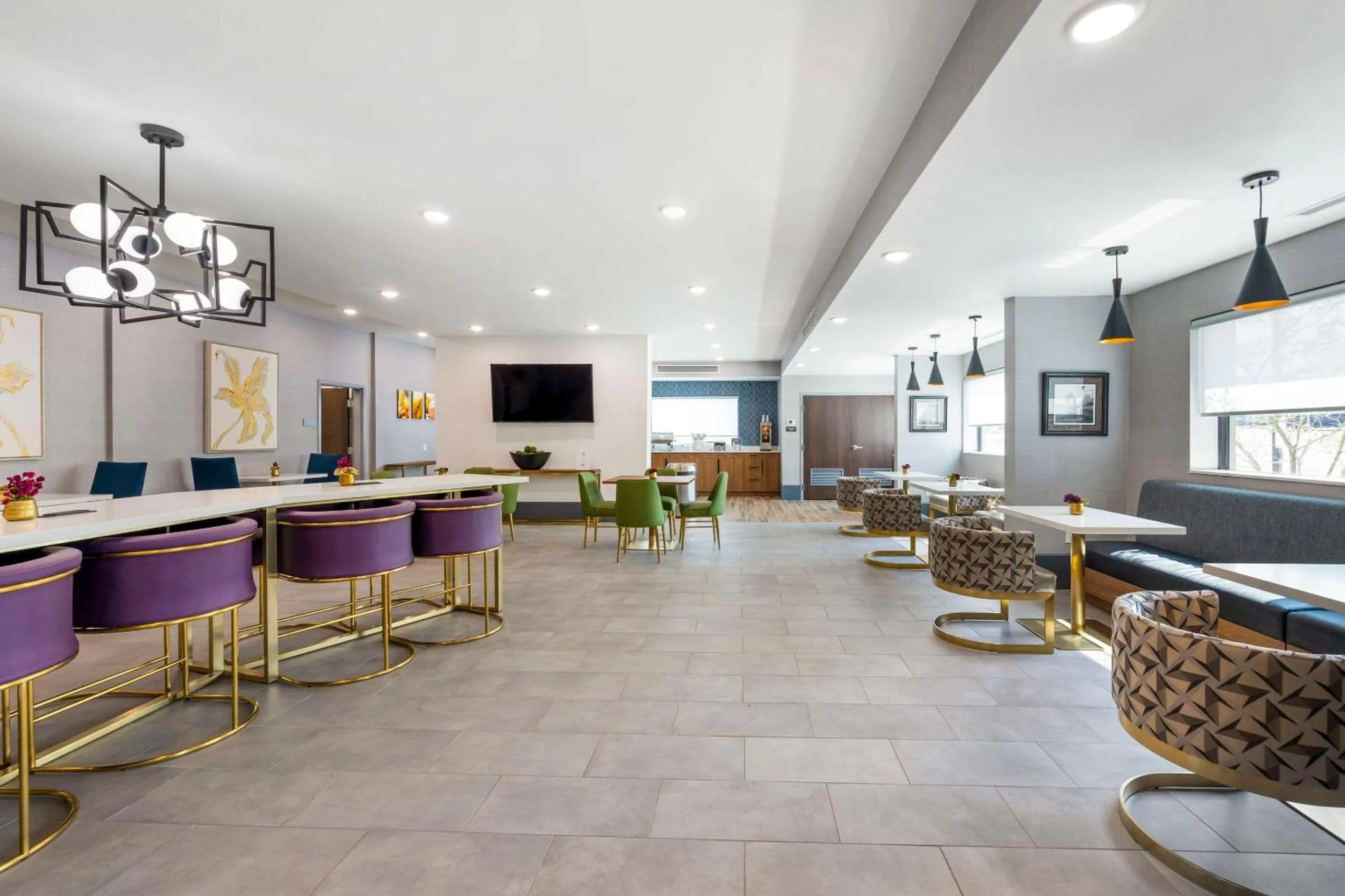 Breakfast in Comfort Inn & Suites Gallatin - Nashville Metro