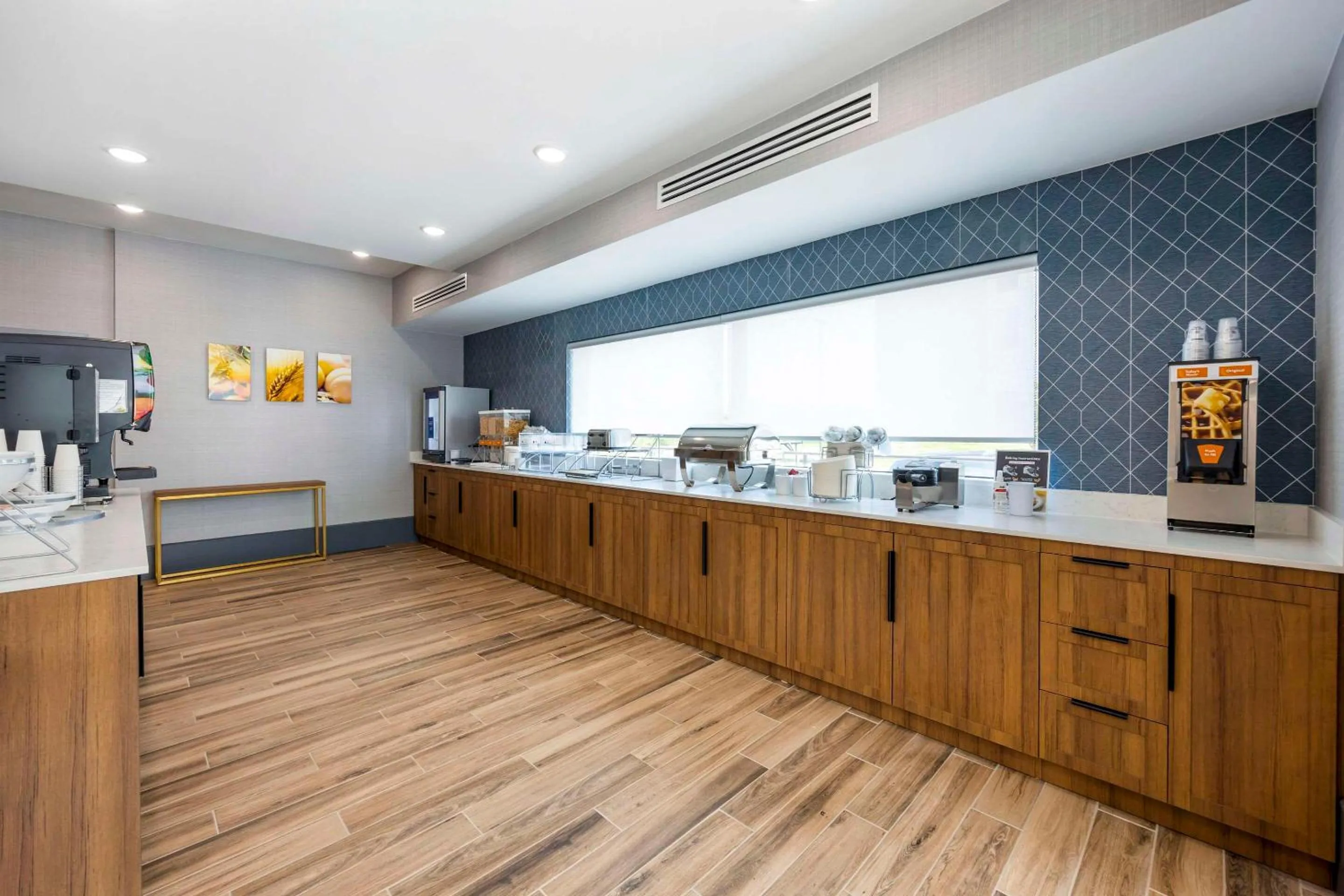 Breakfast in Comfort Inn & Suites Gallatin - Nashville Metro