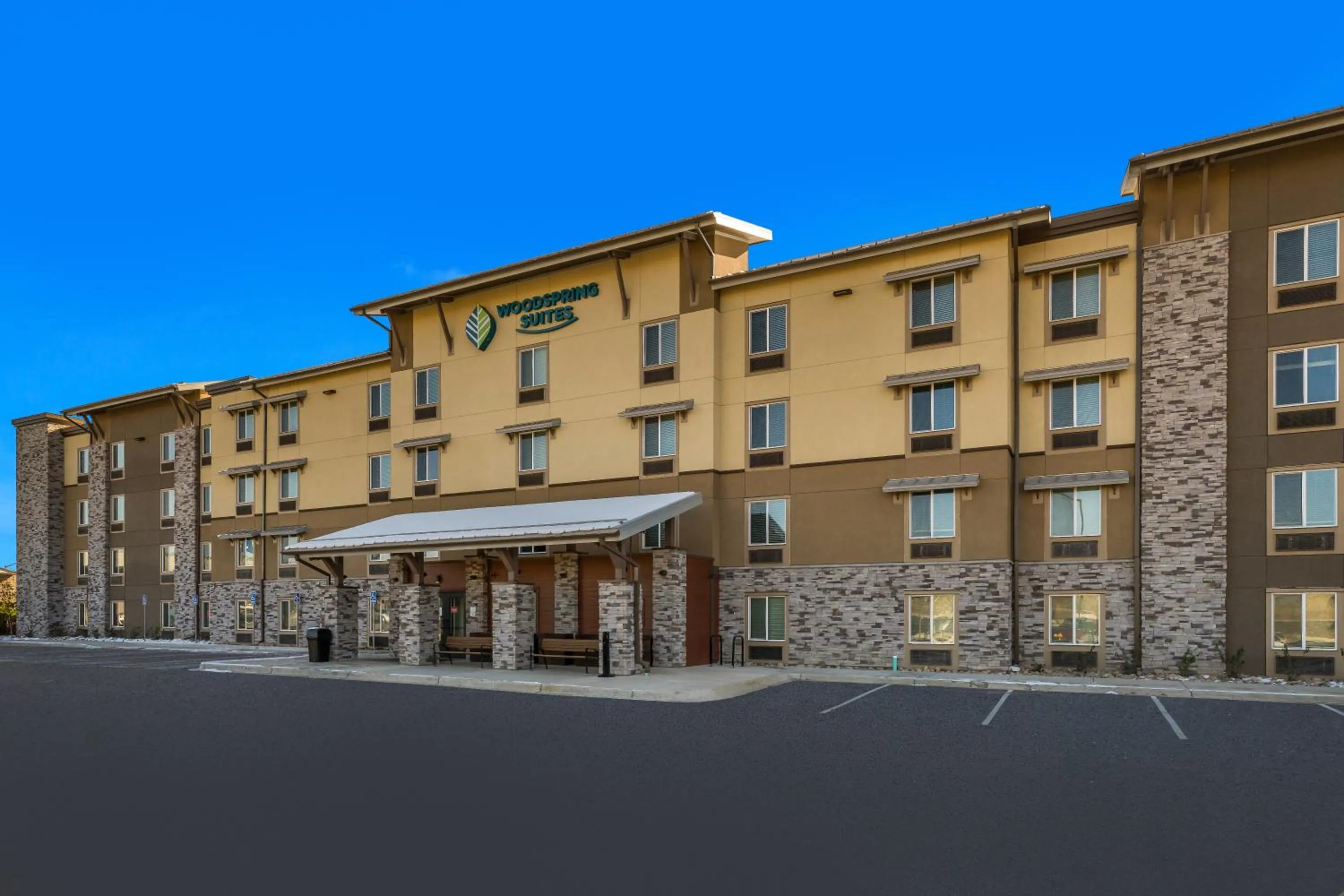 Property building in WoodSpring Suites Fort Collins