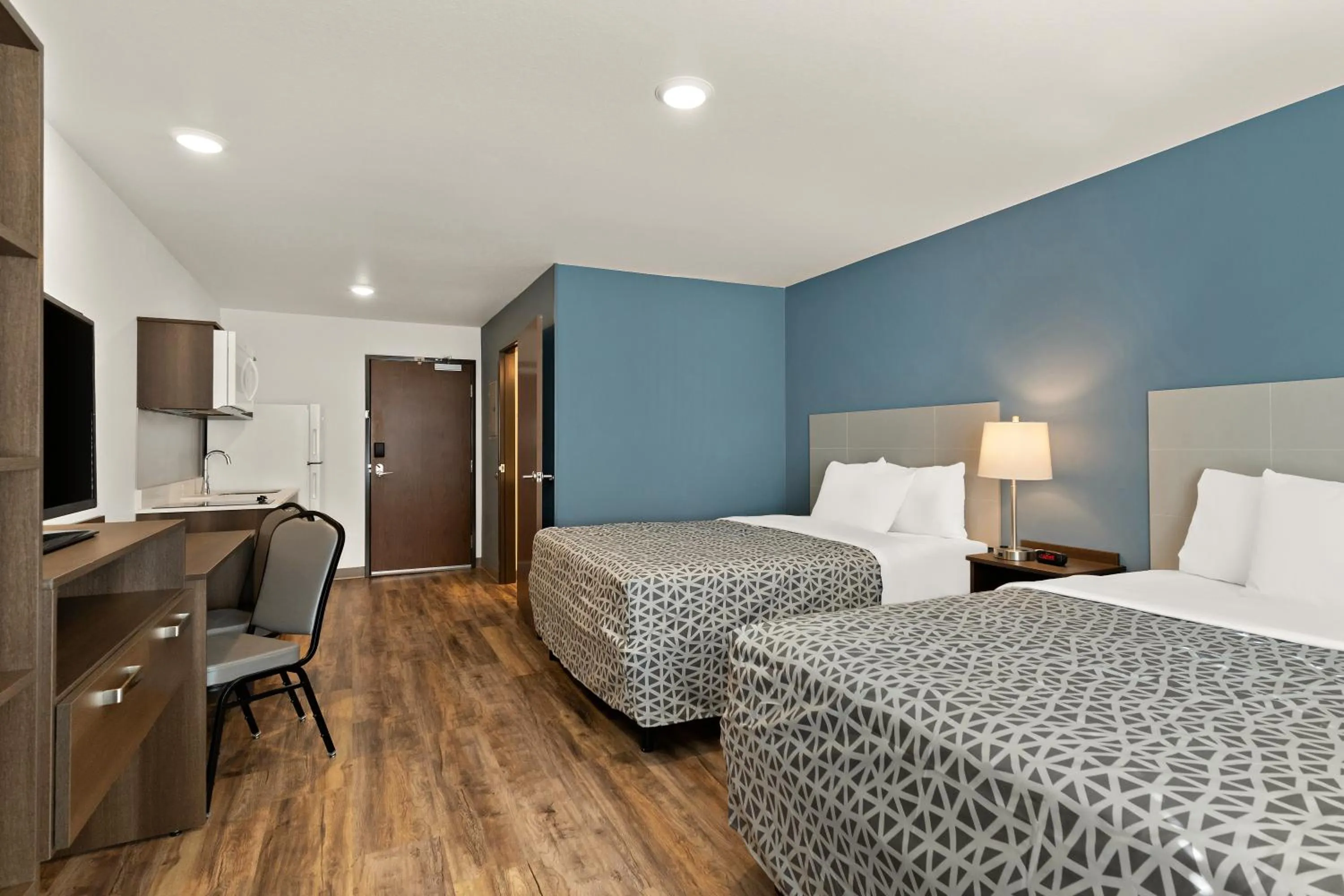 Bedroom, Bed in WoodSpring Suites Fort Collins