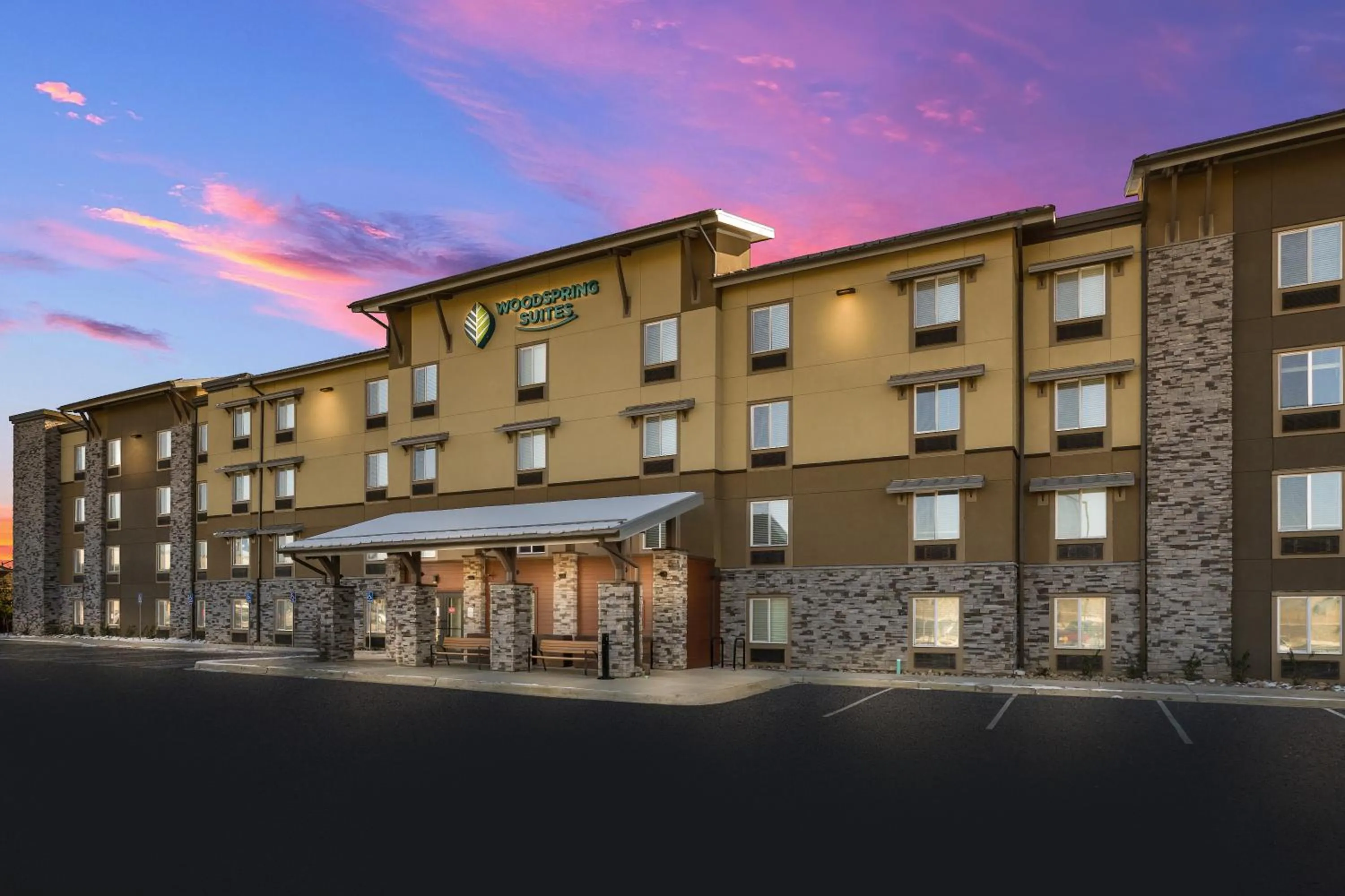 Property building in WoodSpring Suites Fort Collins