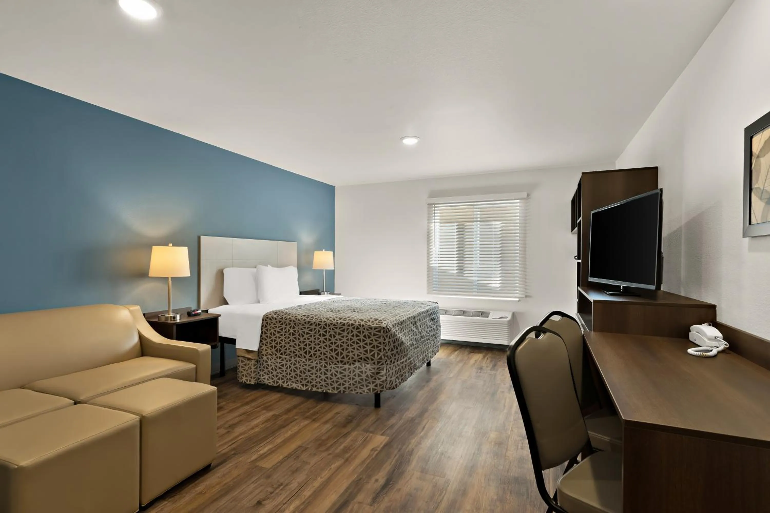 Bedroom, Bed in WoodSpring Suites Fort Collins