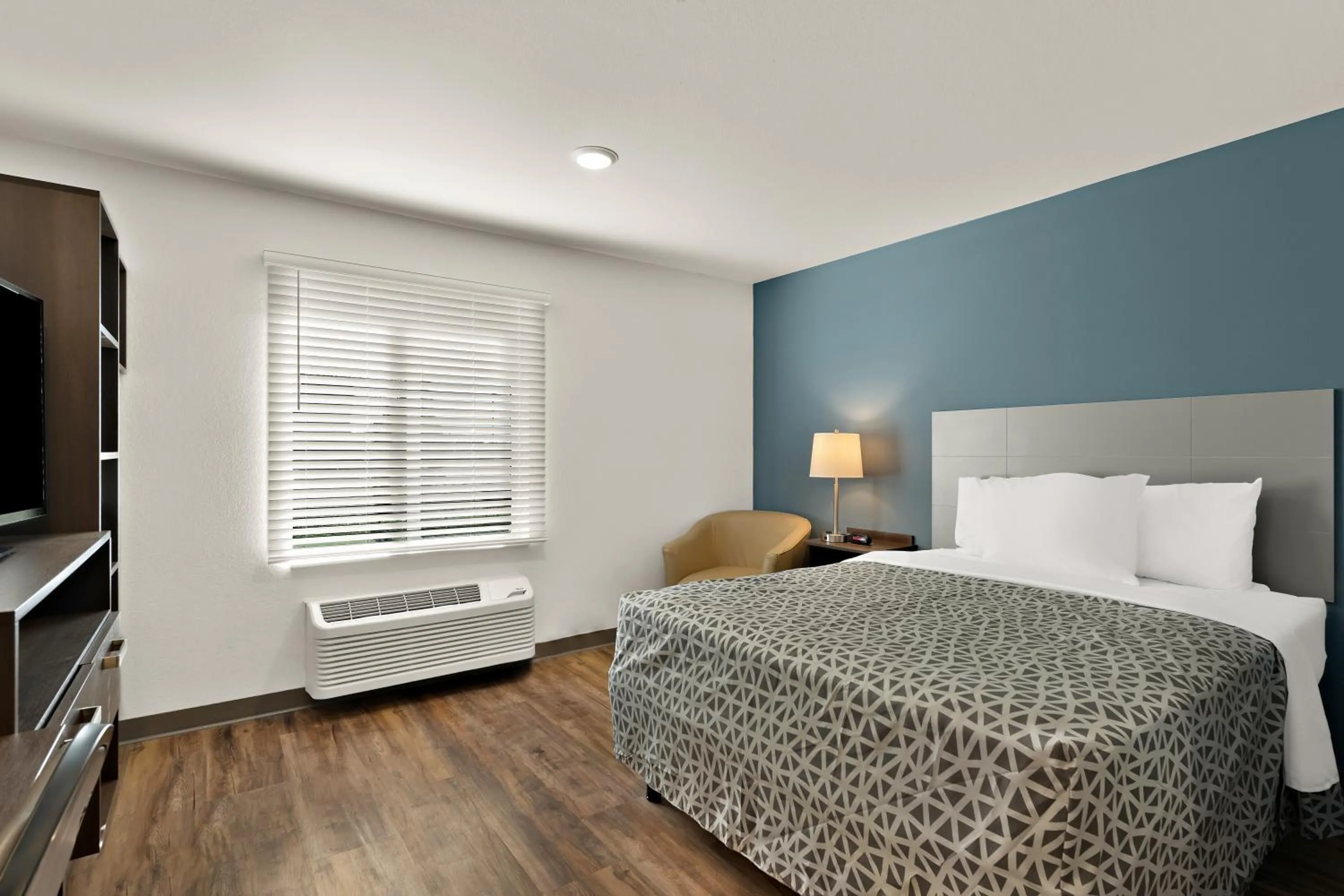 Bedroom, Bed in WoodSpring Suites Fort Collins