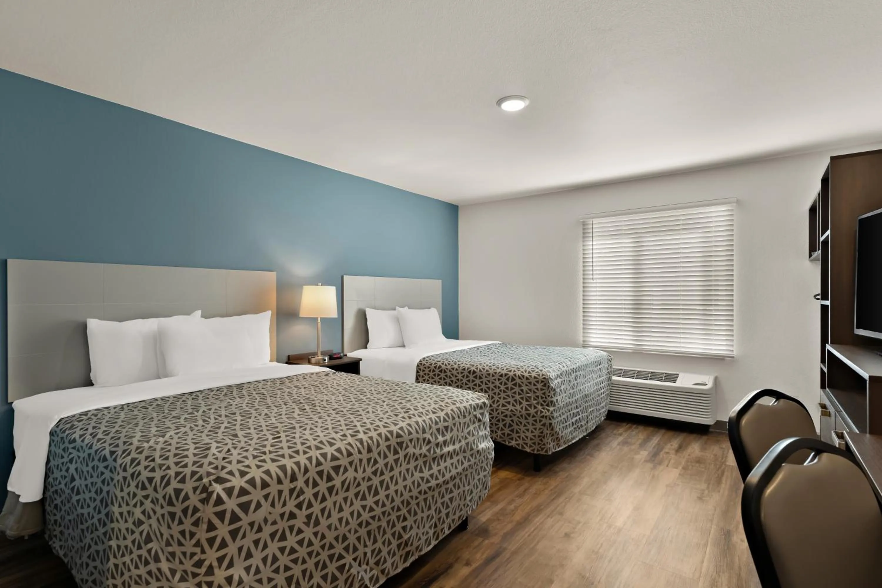 Bedroom, Bed in WoodSpring Suites Fort Collins