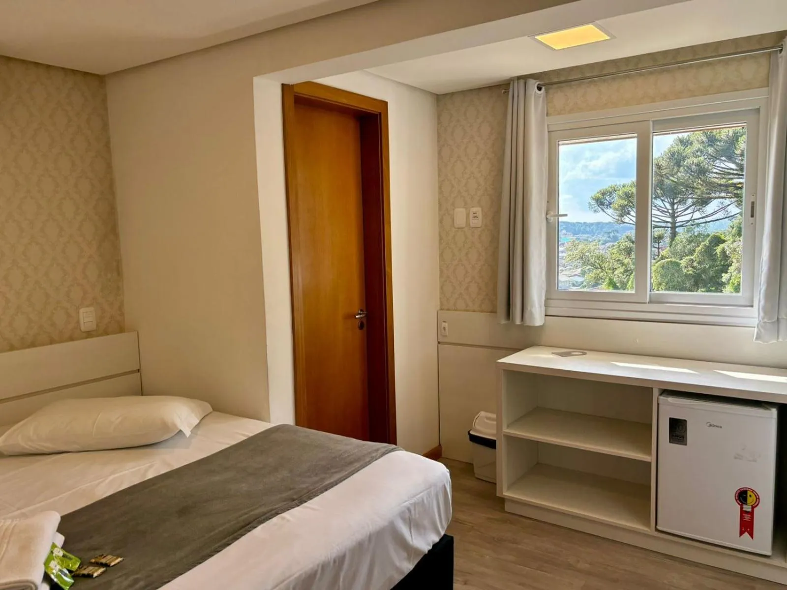 View (from property/room), Bed in Hotel Golden Hills