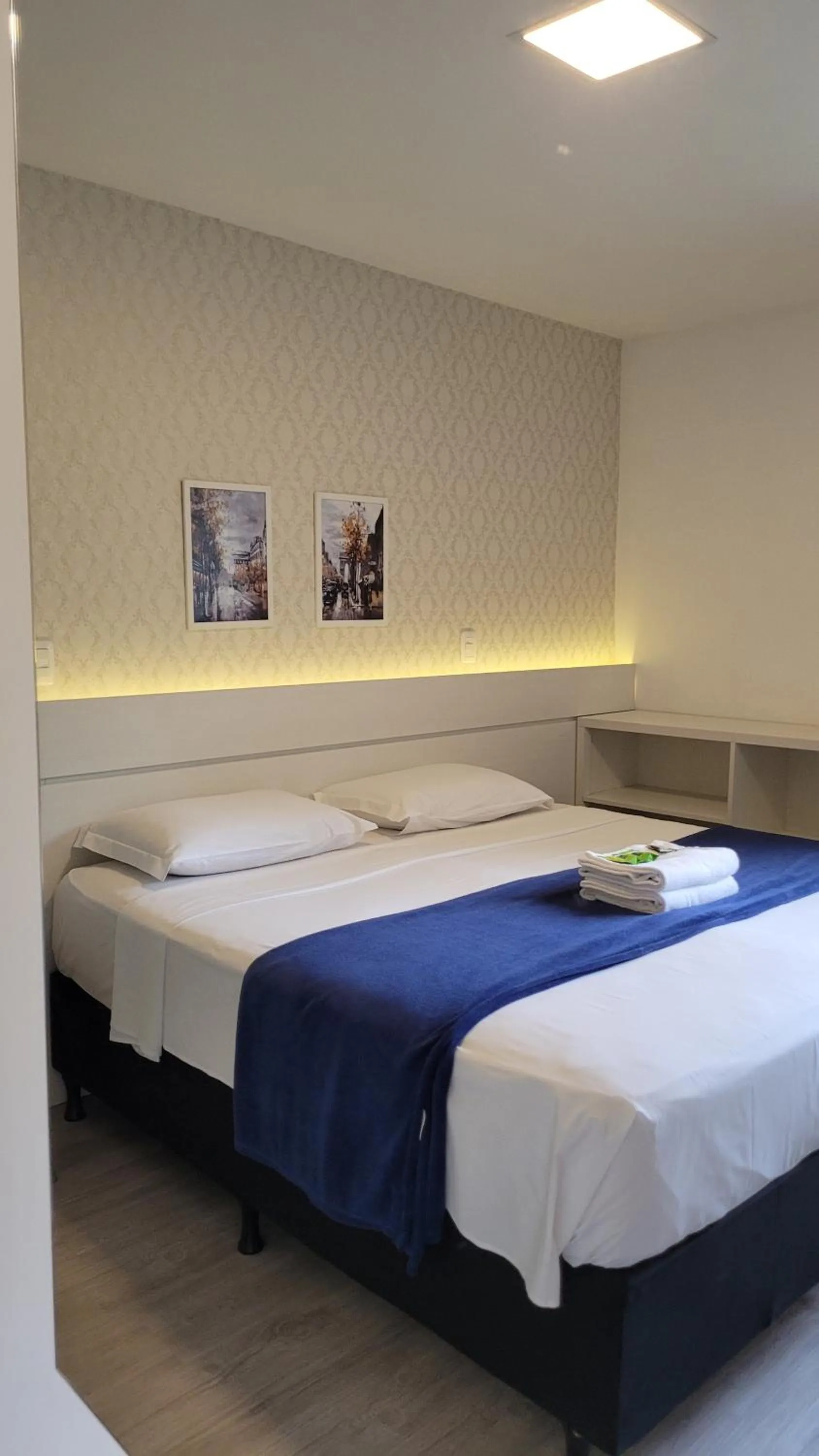 Photo of the whole room, Bed in Hotel Golden Hills