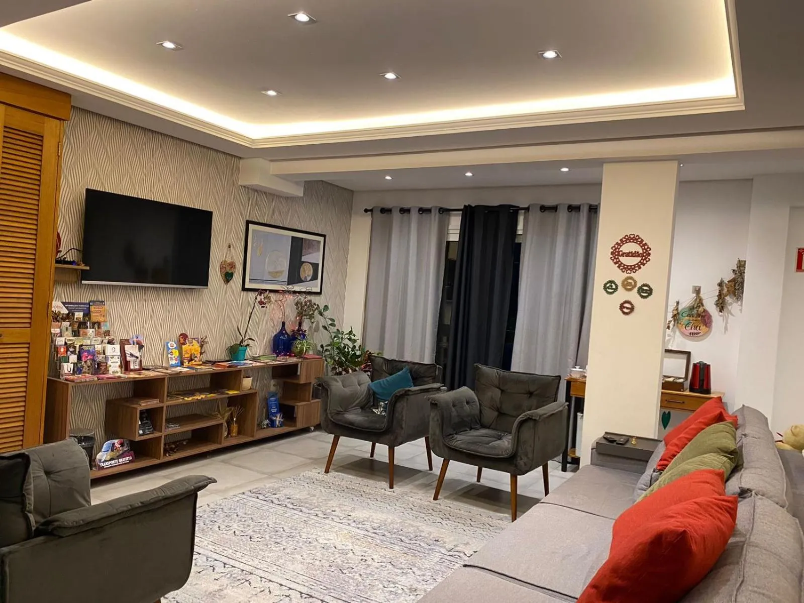 Communal lounge/ TV room in Hotel Golden Hills