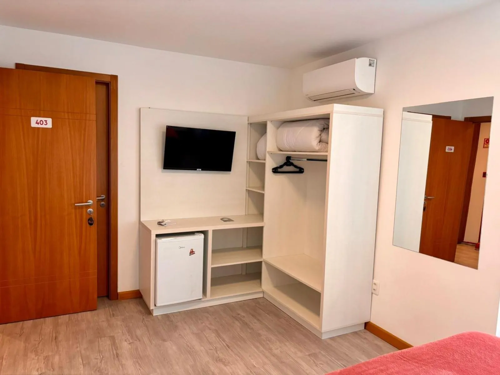 TV and multimedia in Hotel Golden Hills