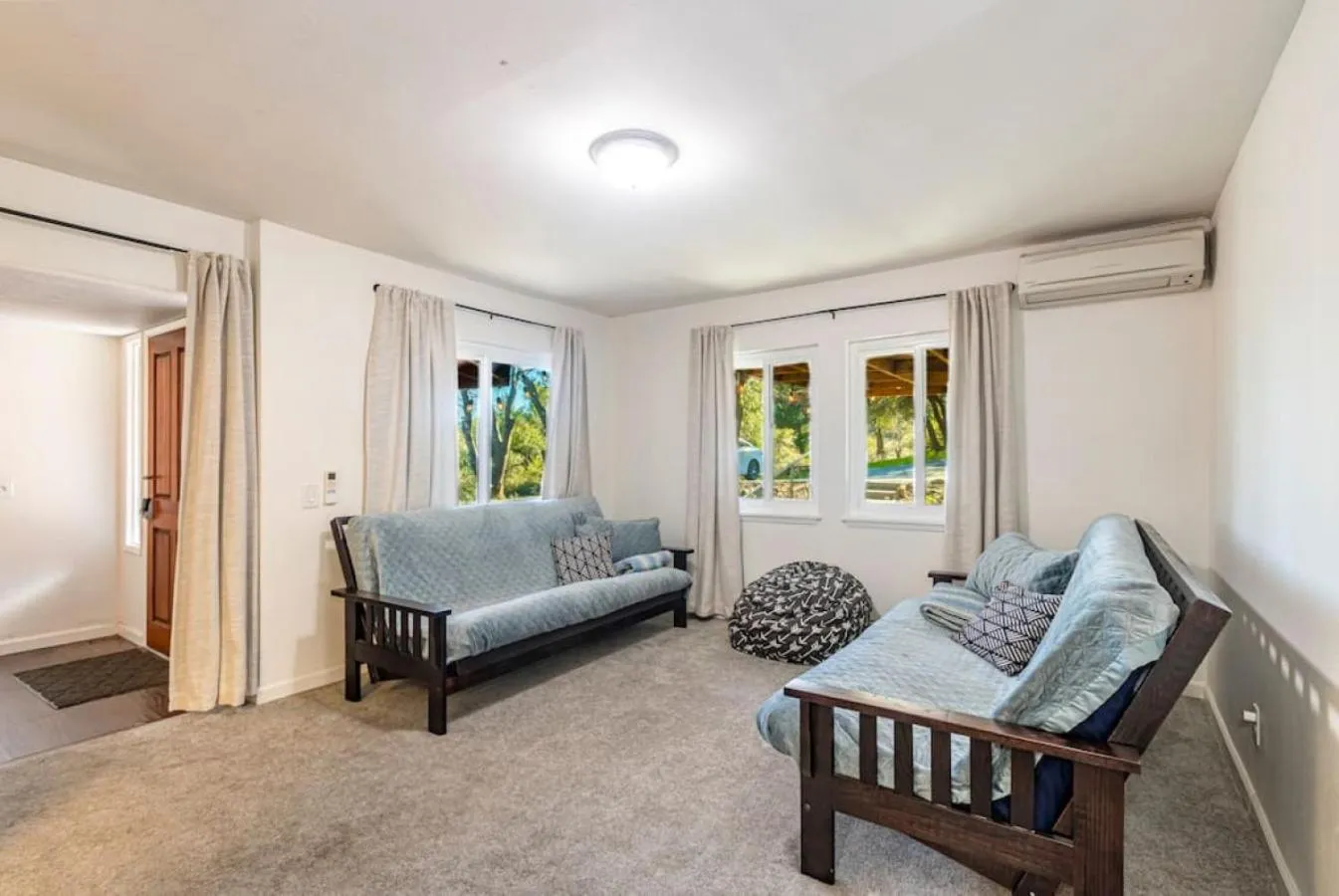 Sierra Vista Lookout Lodge with Creek, Waterfall and Waterholes, minutes from Bass Lake and Yosemite South Gate