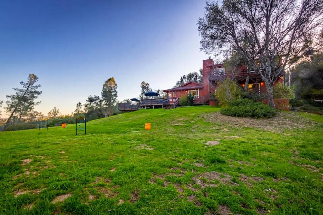 Sierra Vista Lookout Lodge with Creek, Waterfall and Waterholes, minutes from Bass Lake and Yosemite South Gate