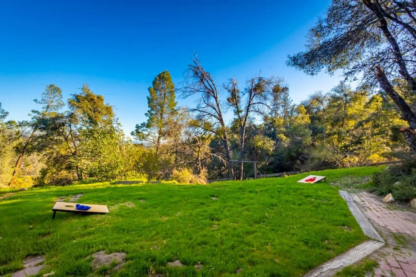 Sierra Vista Lookout Lodge with Creek, Waterfall and Waterholes, minutes from Bass Lake and Yosemite South Gate
