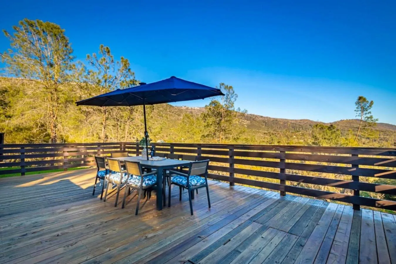 Sierra Vista Lookout Lodge with Creek, Waterfall and Waterholes, minutes from Bass Lake and Yosemite South Gate