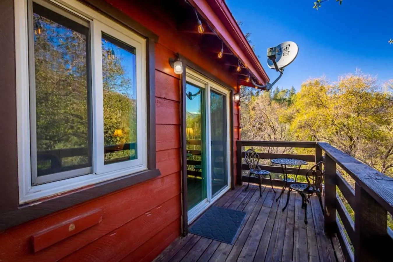 Sierra Vista Lookout Lodge with Creek, Waterfall and Waterholes, minutes from Bass Lake and Yosemite South Gate