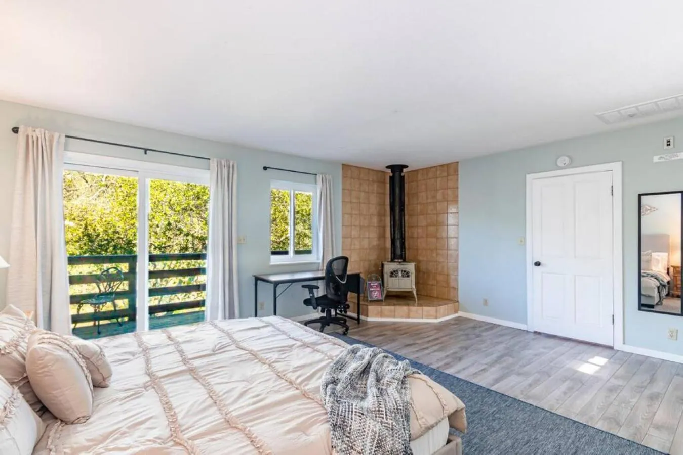 Sierra Vista Lookout Lodge with Creek, Waterfall and Waterholes, minutes from Bass Lake and Yosemite South Gate