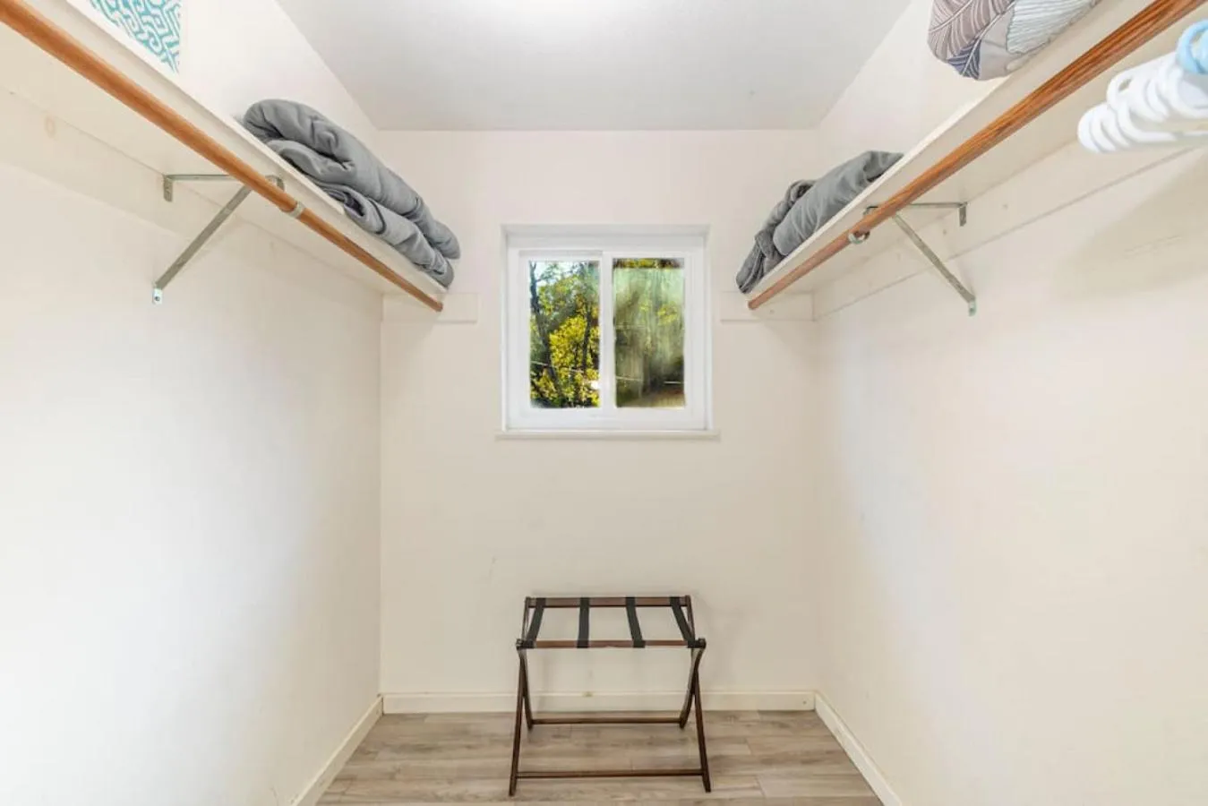 Sierra Vista Lookout Lodge with Creek, Waterfall and Waterholes, minutes from Bass Lake and Yosemite South Gate