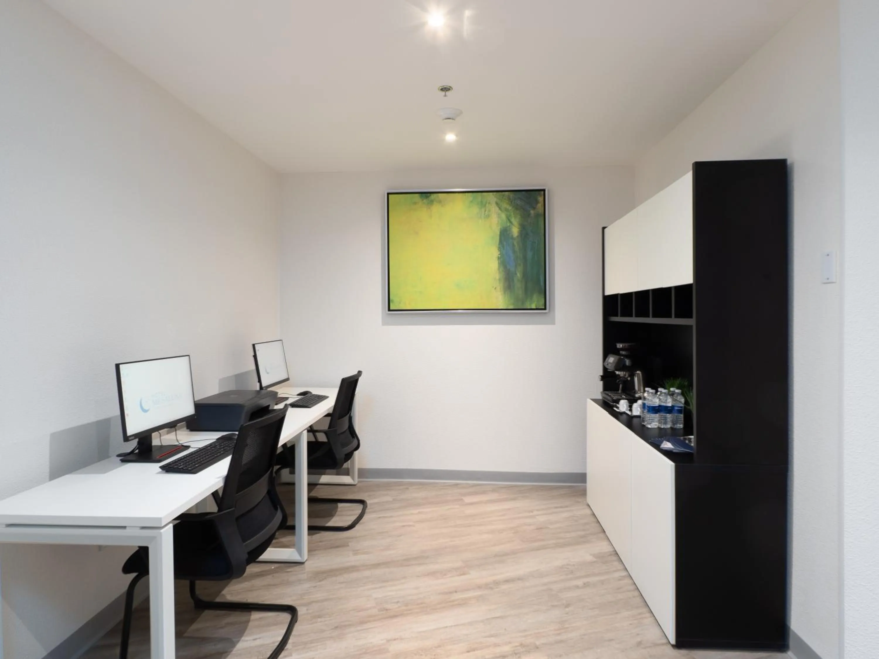 Seating area in Hotel Mesaluna Short & Long Stay