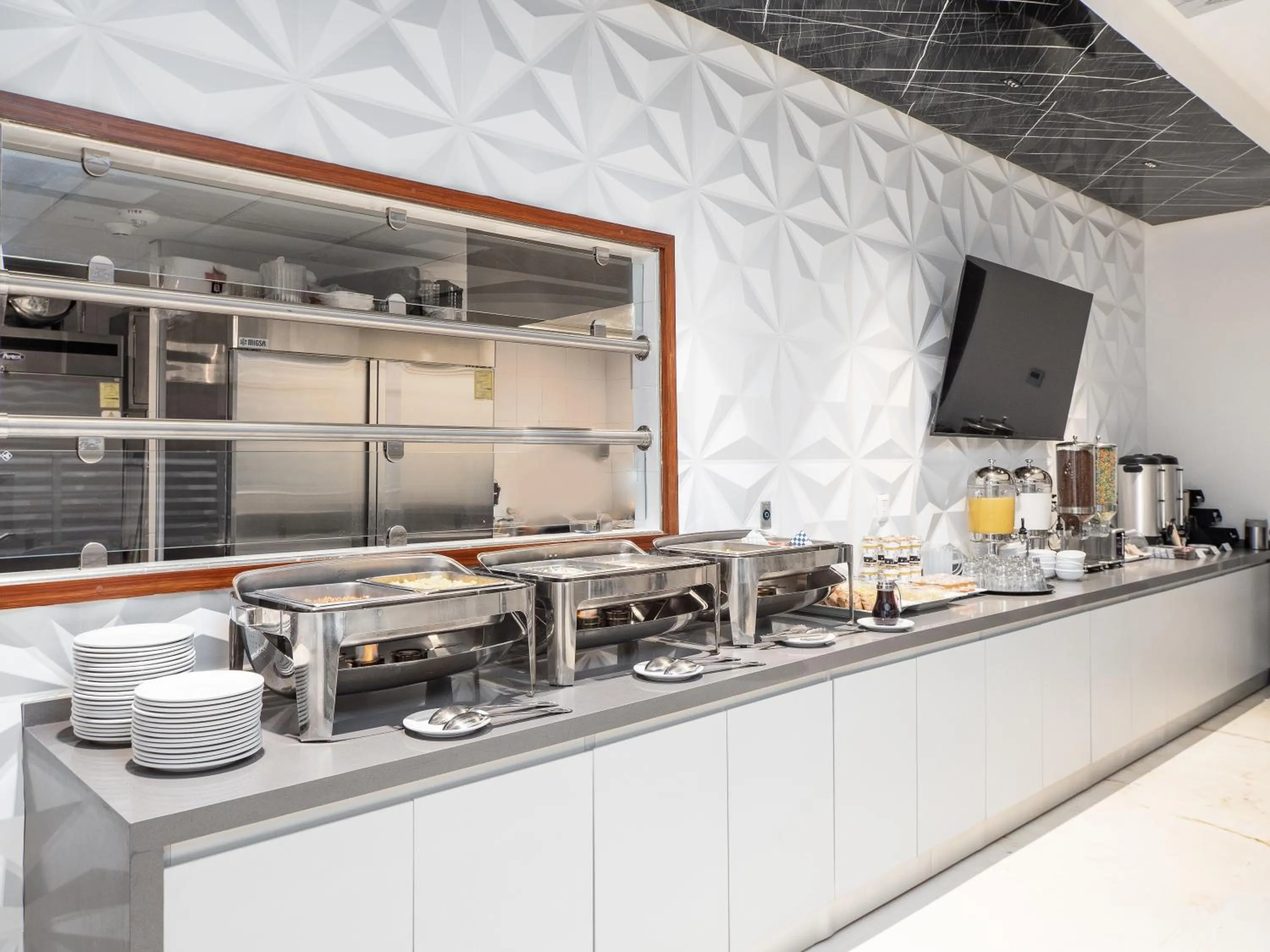 Breakfast in Hotel Mesaluna Short & Long Stay