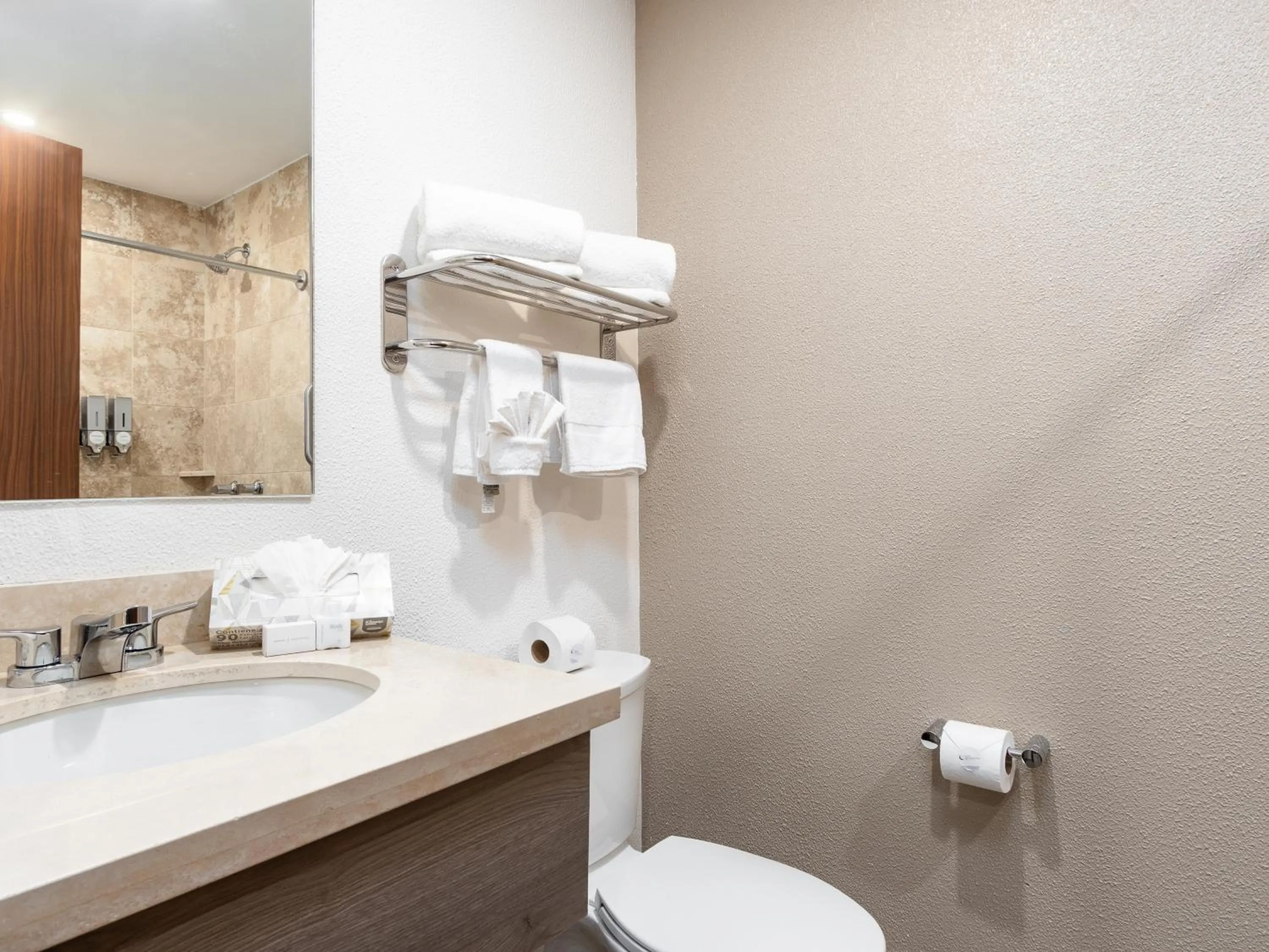 Bathroom in Hotel Mesaluna Short & Long Stay