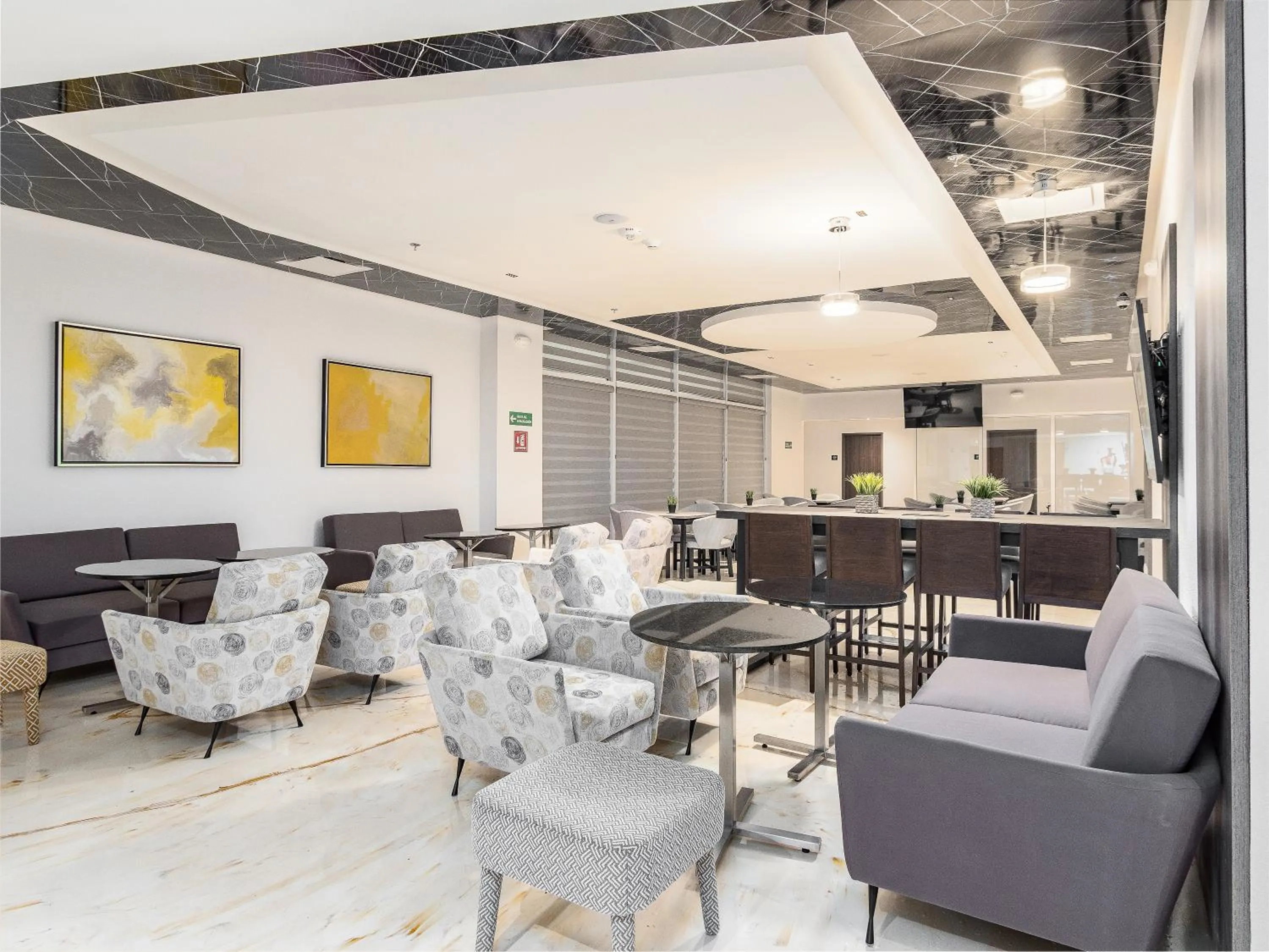 Dining area in Hotel Mesaluna Short & Long Stay