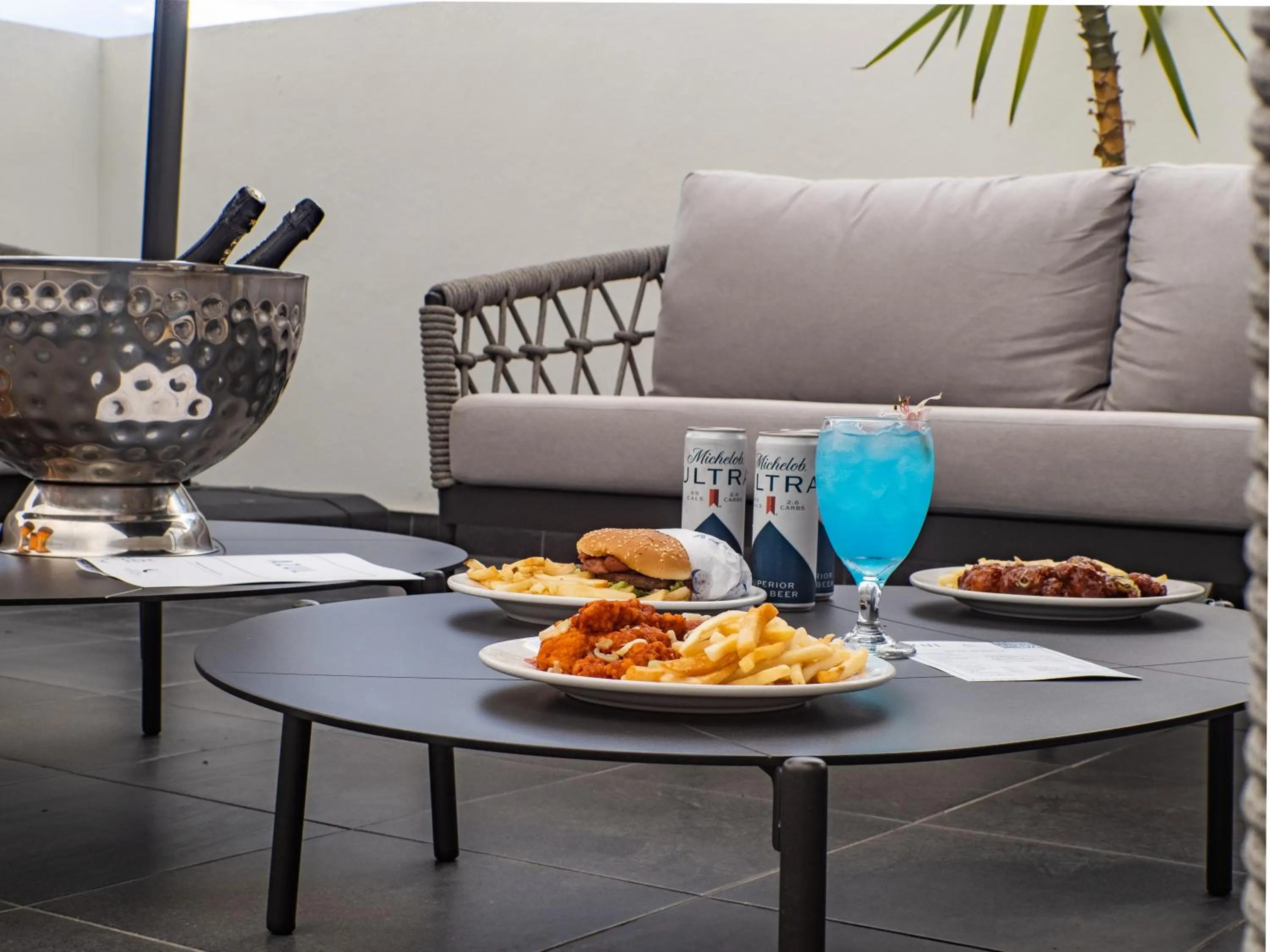 Balcony/Terrace in Hotel Mesaluna Short & Long Stay