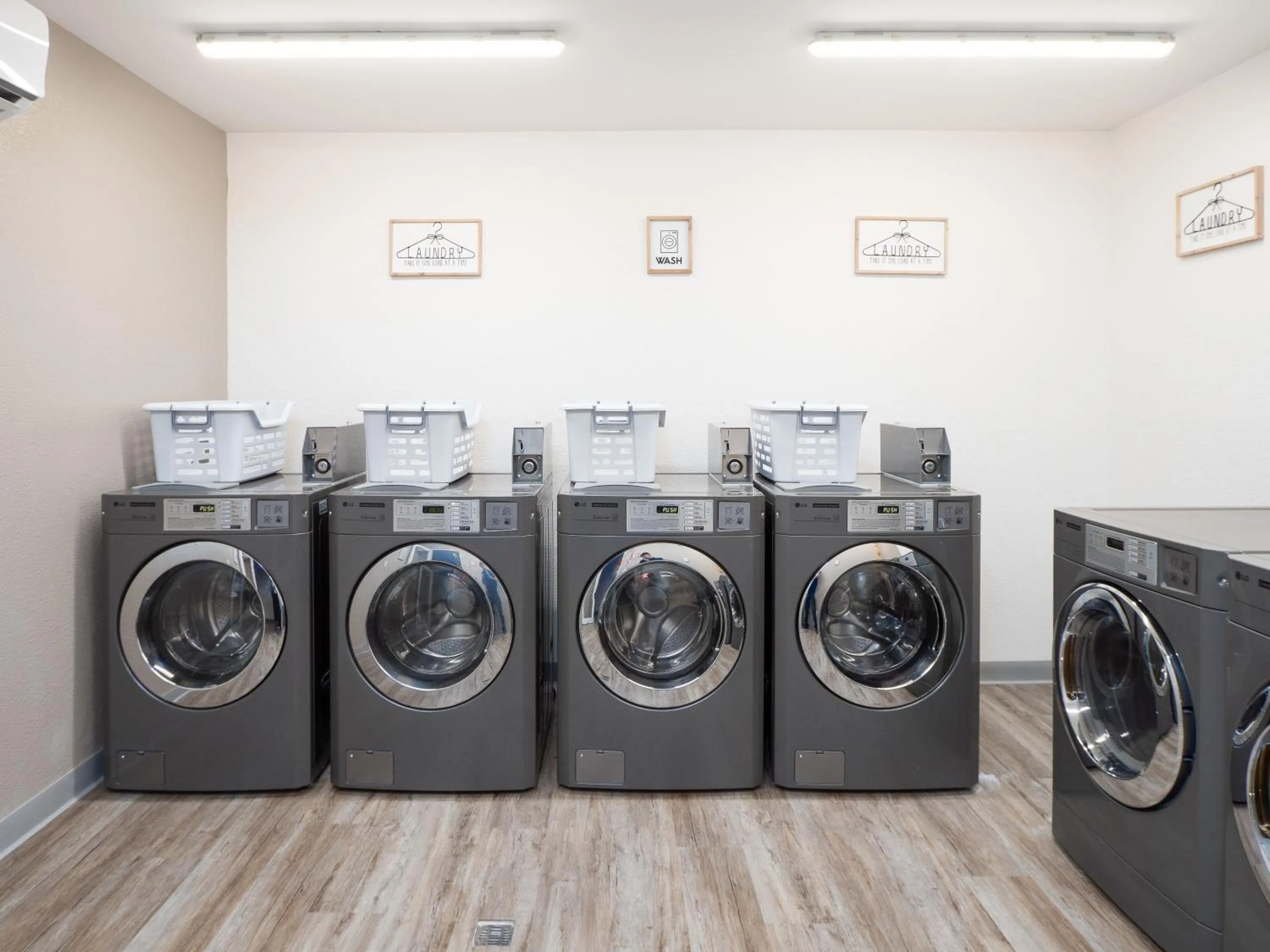 laundry in Hotel Mesaluna Short & Long Stay