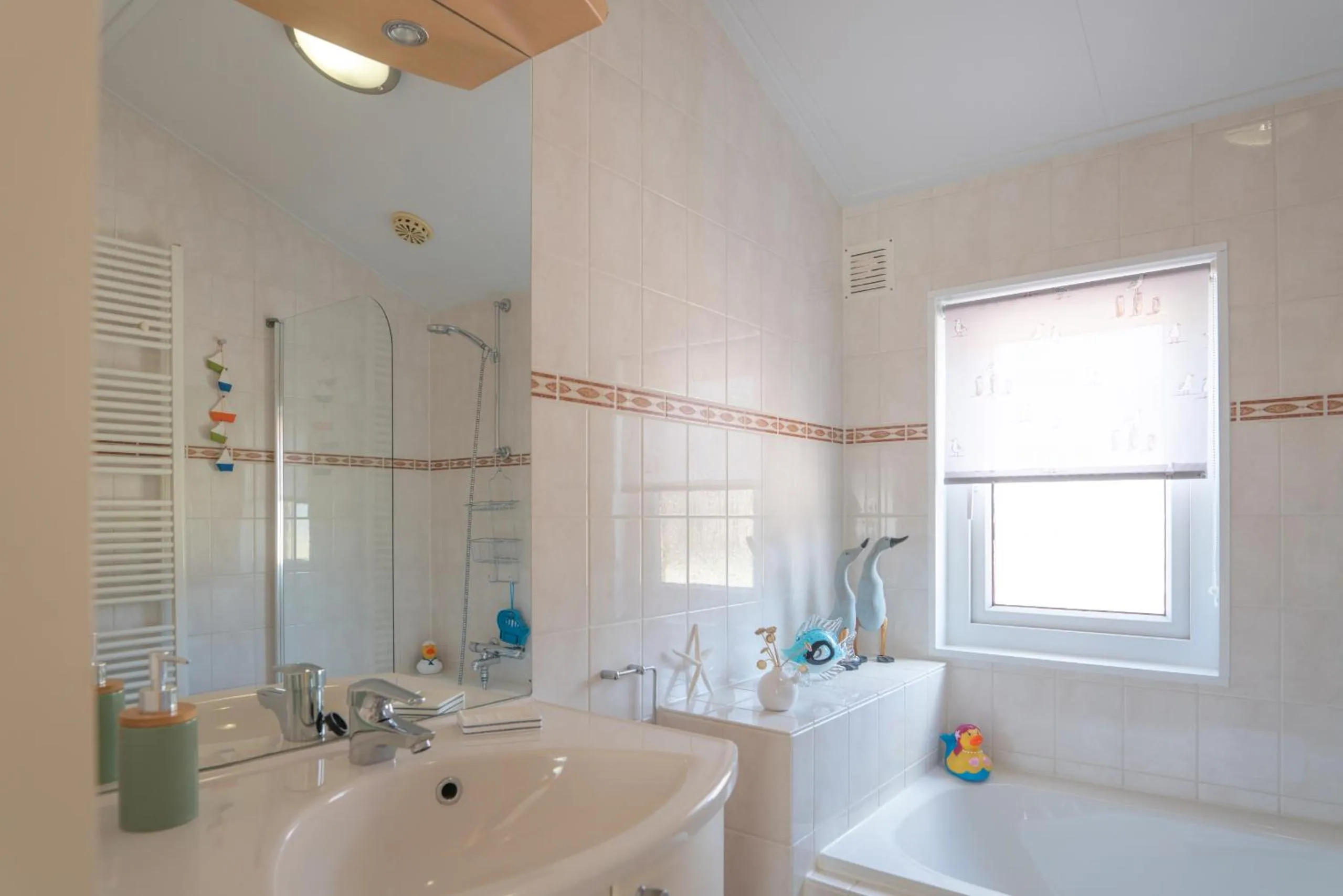 Bathroom in 4 Meadow View Lodge - 2 Bed-sleeps 4-TJS4MV