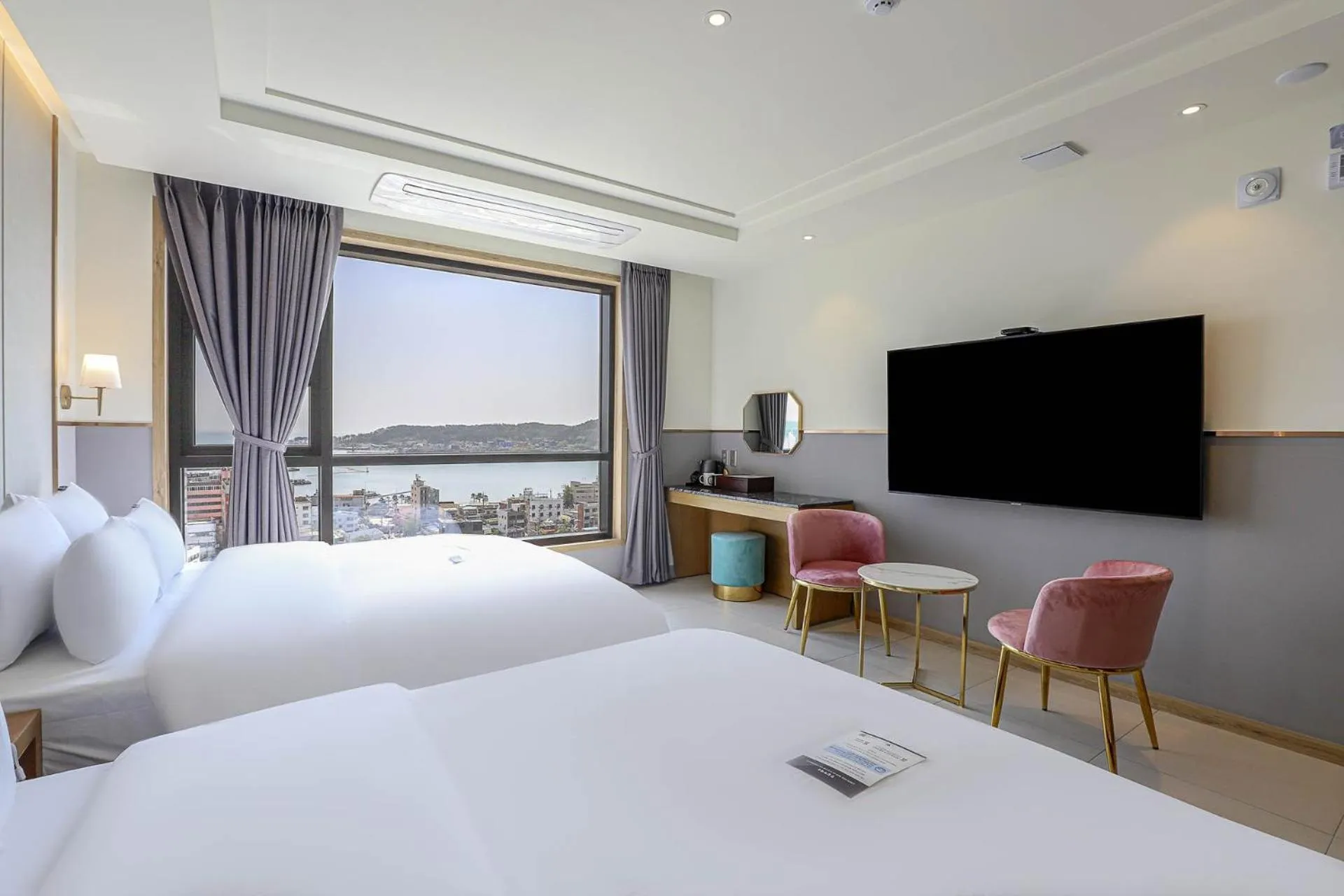 Photo of the whole room, Bed in H avenue Kijang Ilgwang