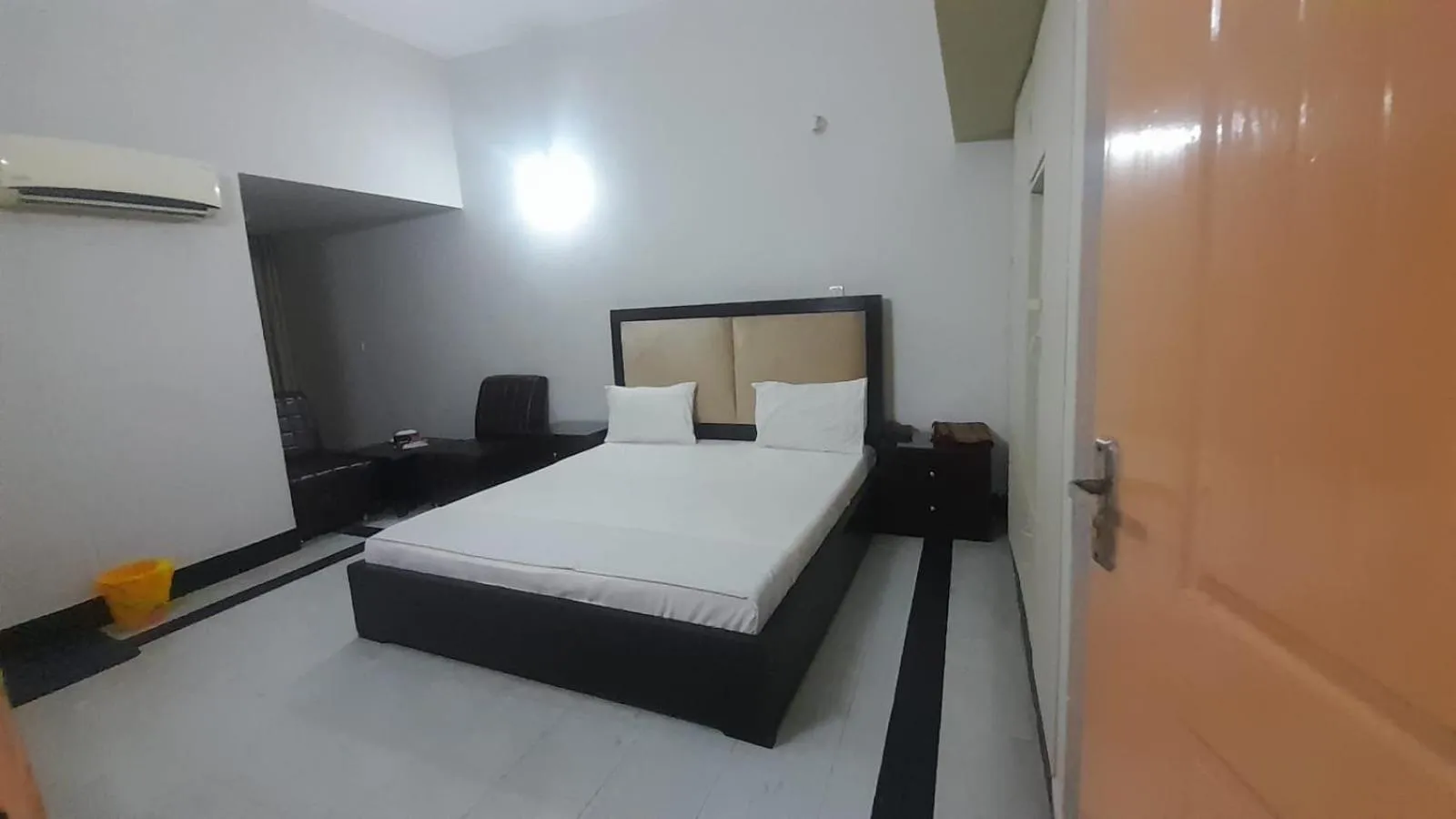 Bed in Hotel Royal Rose