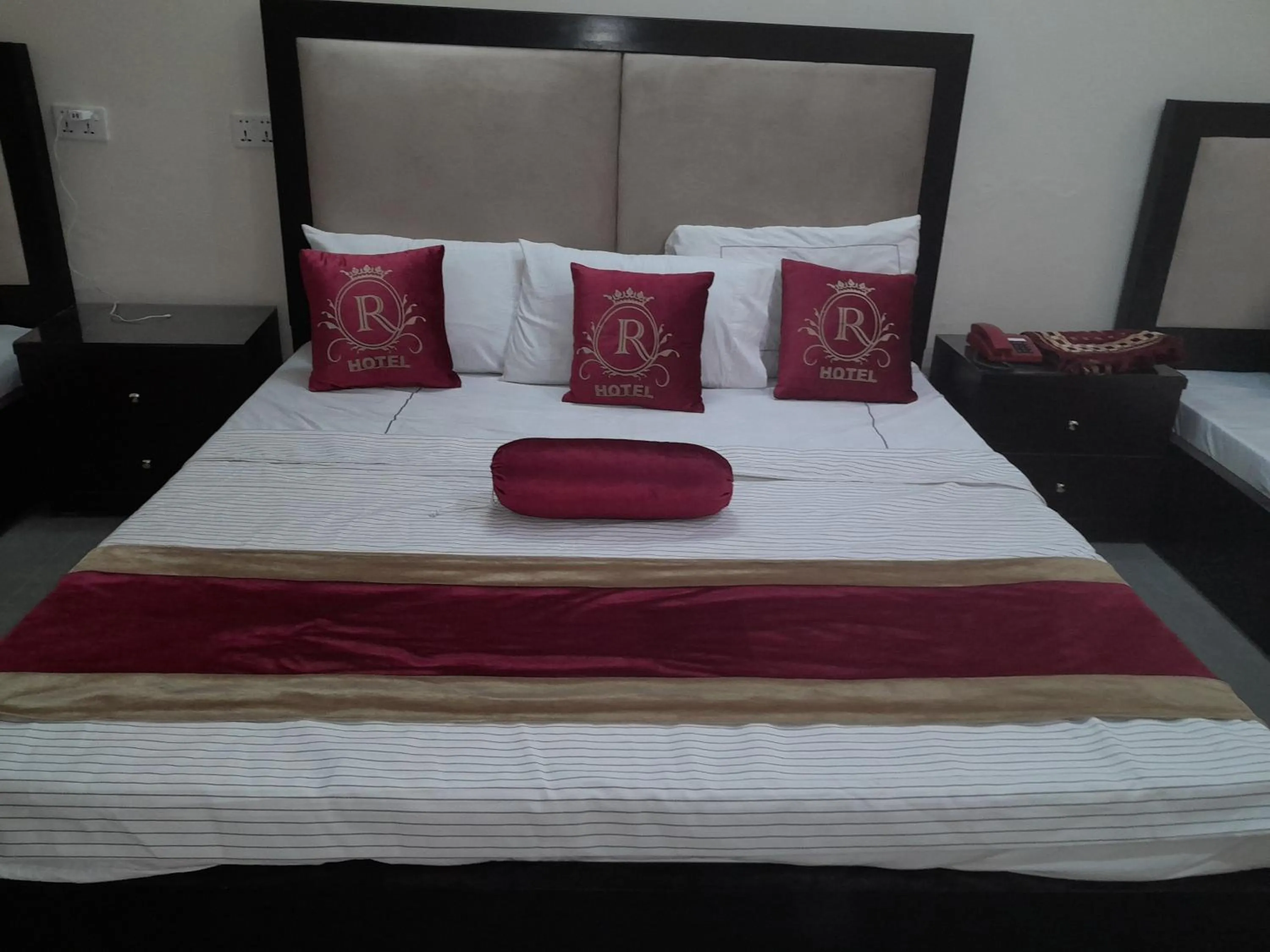 Bed in Hotel Royal Rose