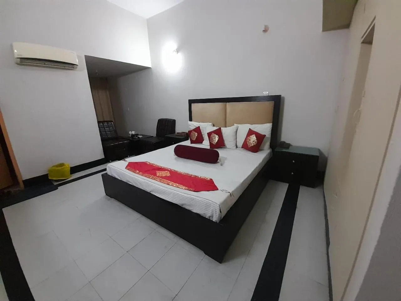 Bed in Hotel Royal Rose