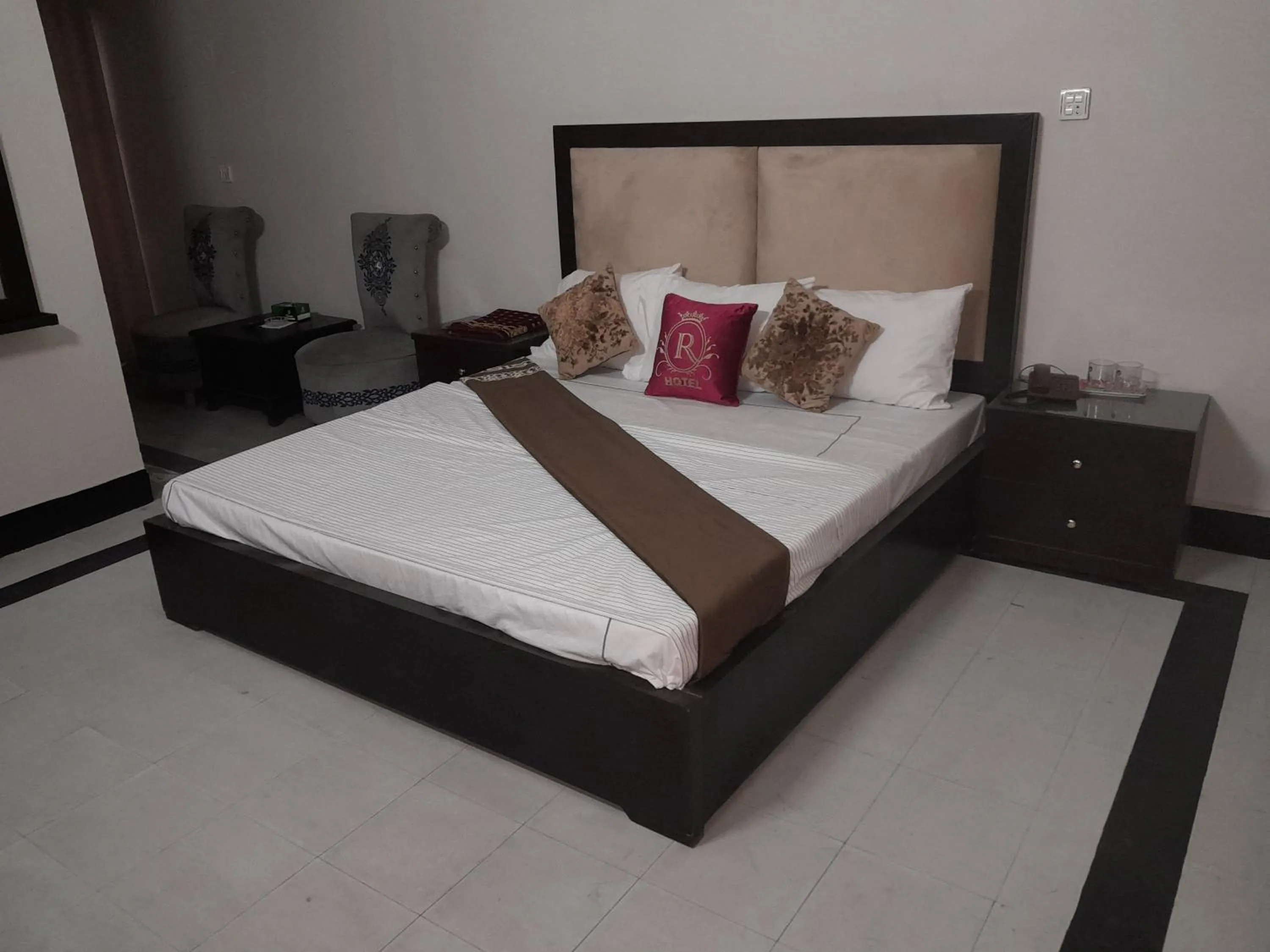 Bed in Hotel Royal Rose