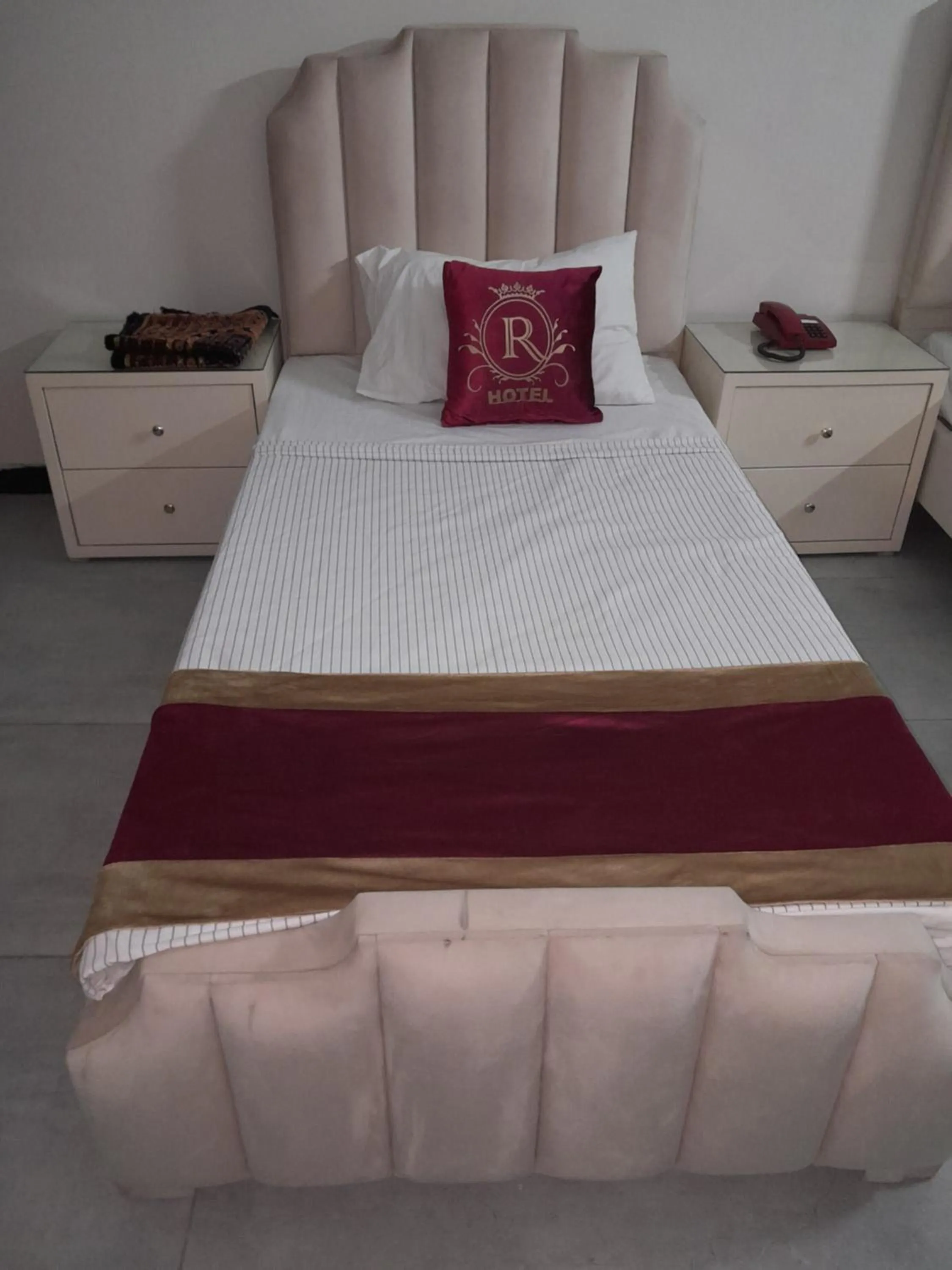 Bed in Hotel Royal Rose