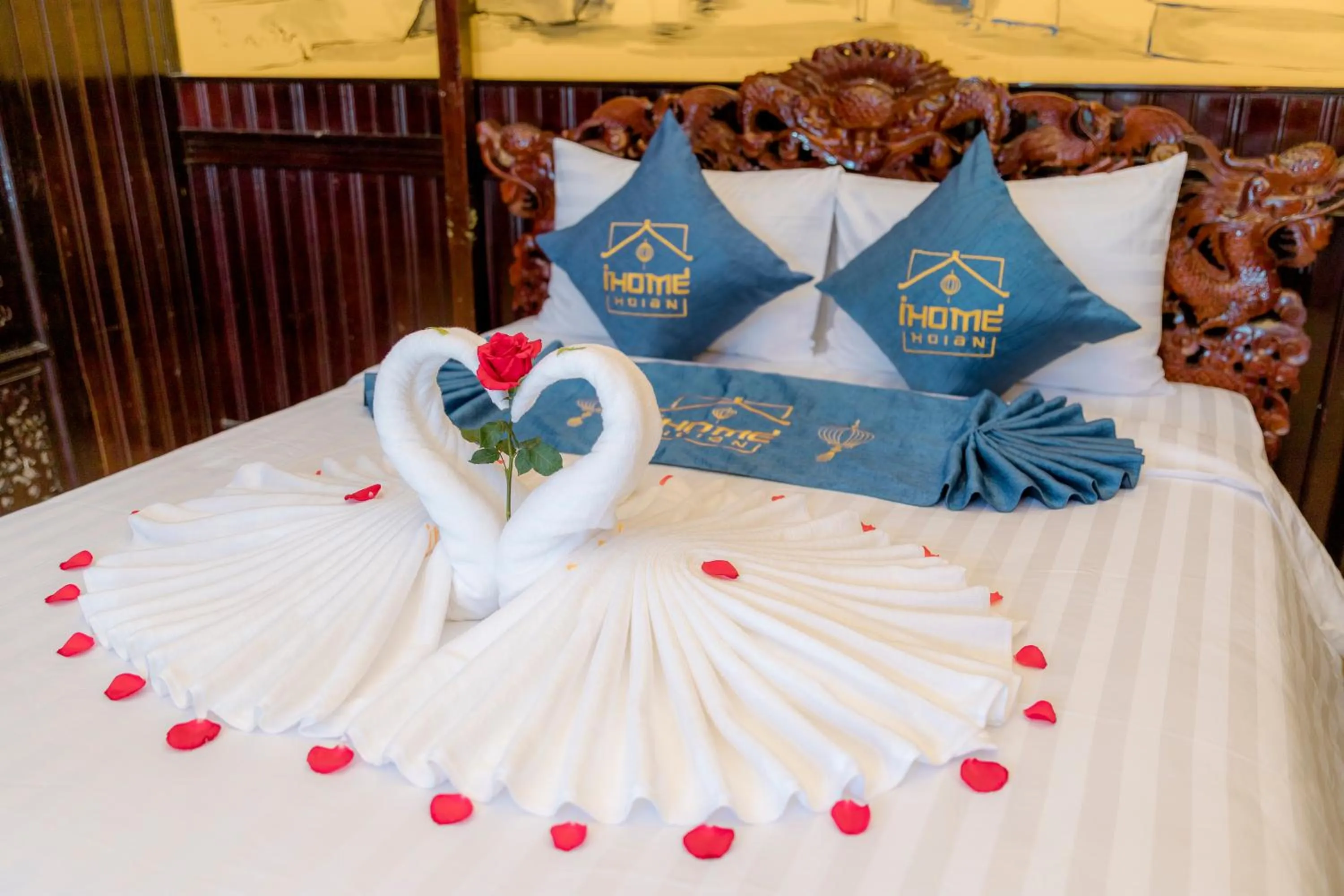 Bedroom, Bed in iHome Hoi An