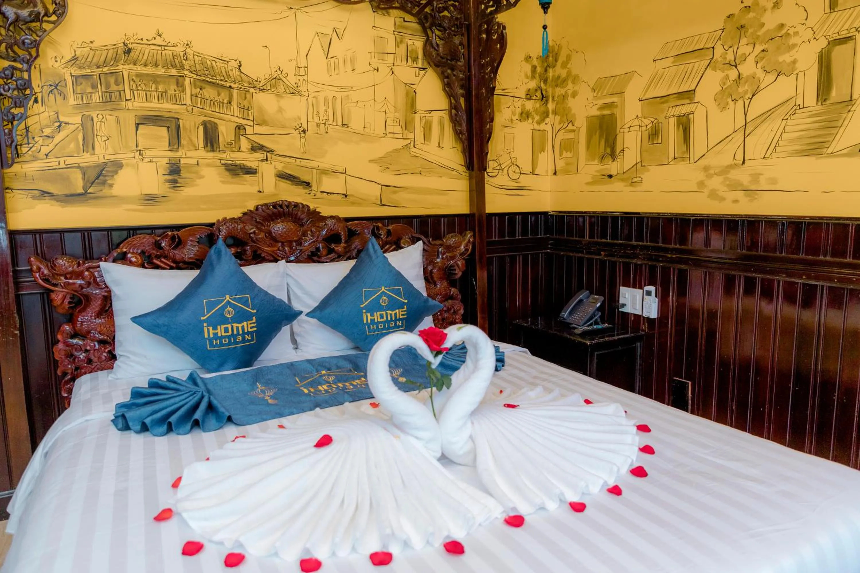 Photo of the whole room, Bed in iHome Hoi An