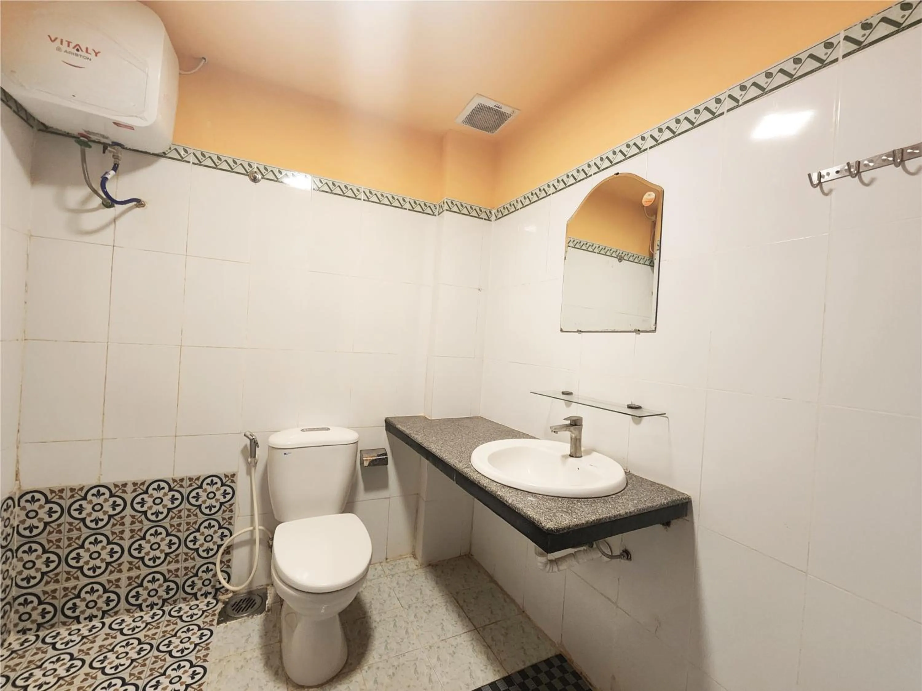 Shower in iHome Hoi An