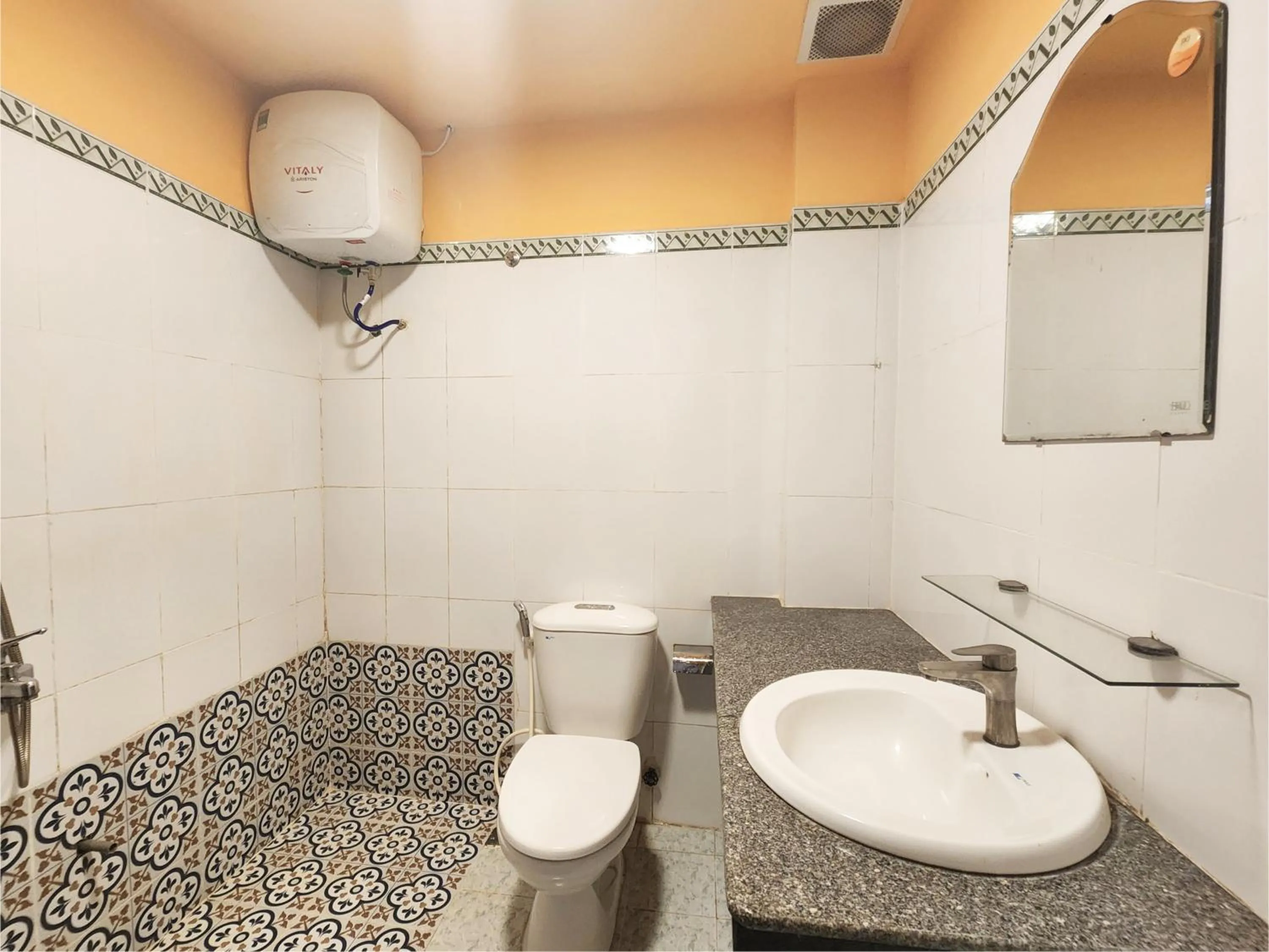 Shower in iHome Hoi An