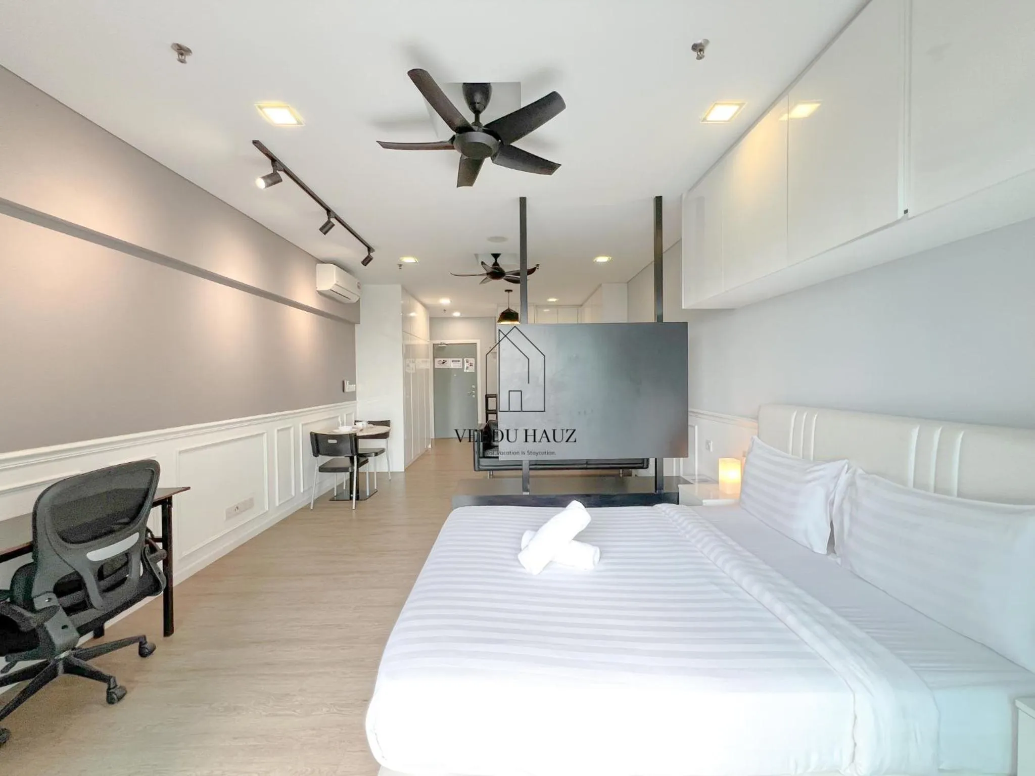 Photo of the whole room, Bed in Mercu Summer Suites KLCC by Veedu Hauz