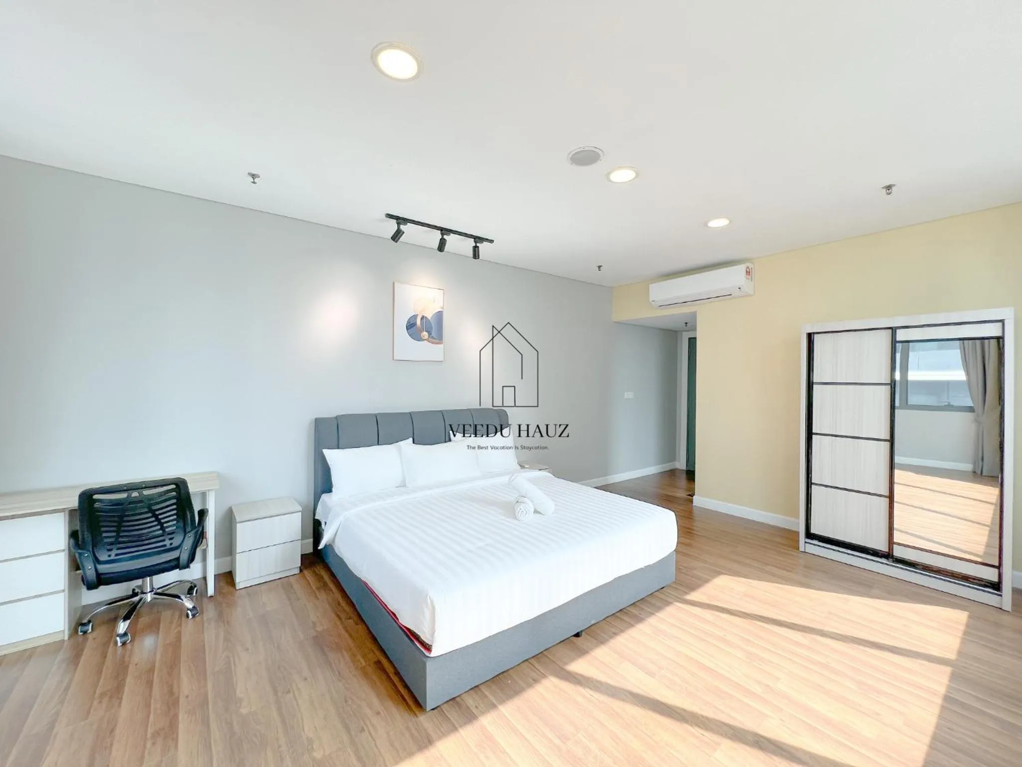 Photo of the whole room, Bed in Mercu Summer Suites KLCC by Veedu Hauz