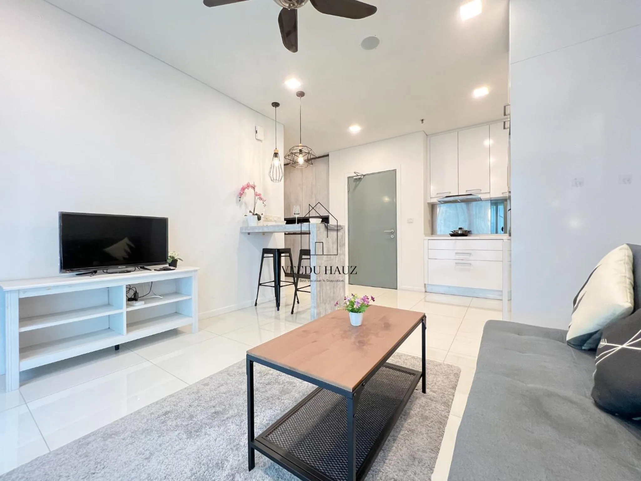 Living room in Mercu Summer Suites KLCC by Veedu Hauz