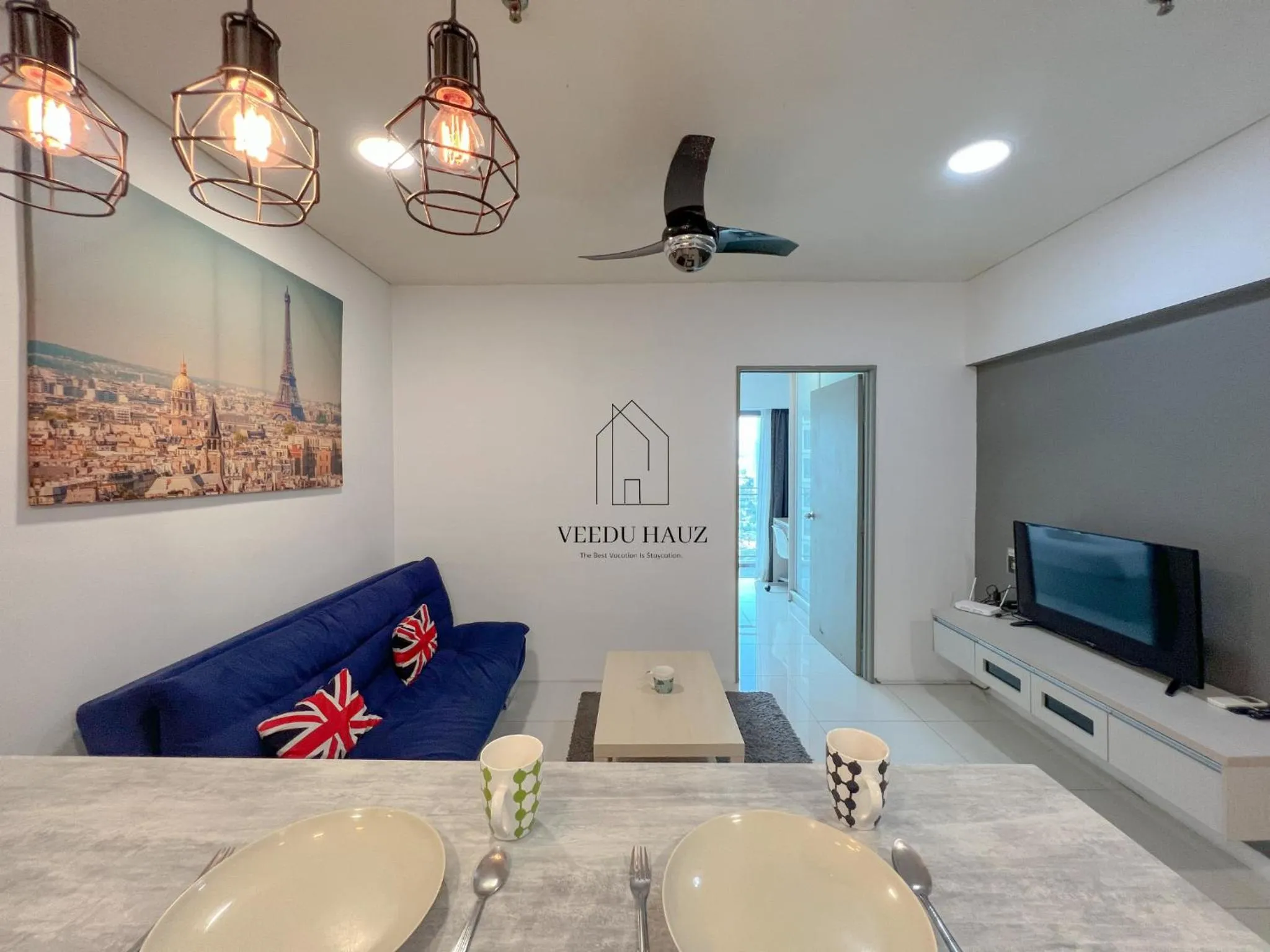 Living room in Mercu Summer Suites KLCC by Veedu Hauz