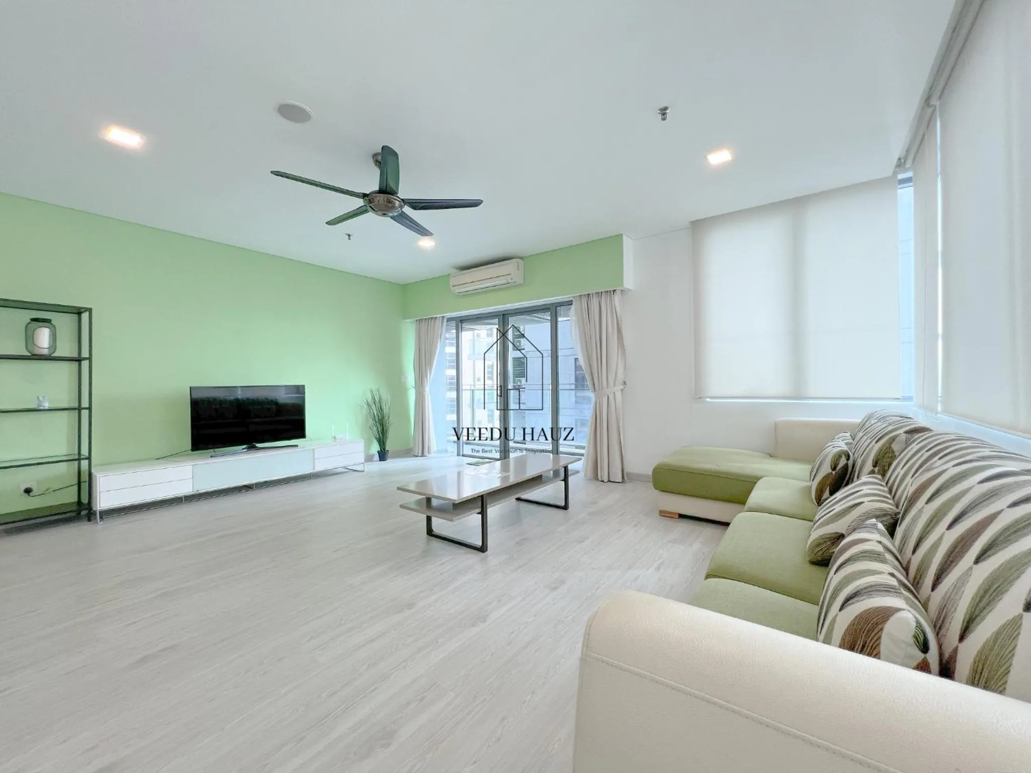 Communal lounge/ TV room in Mercu Summer Suites KLCC by Veedu Hauz